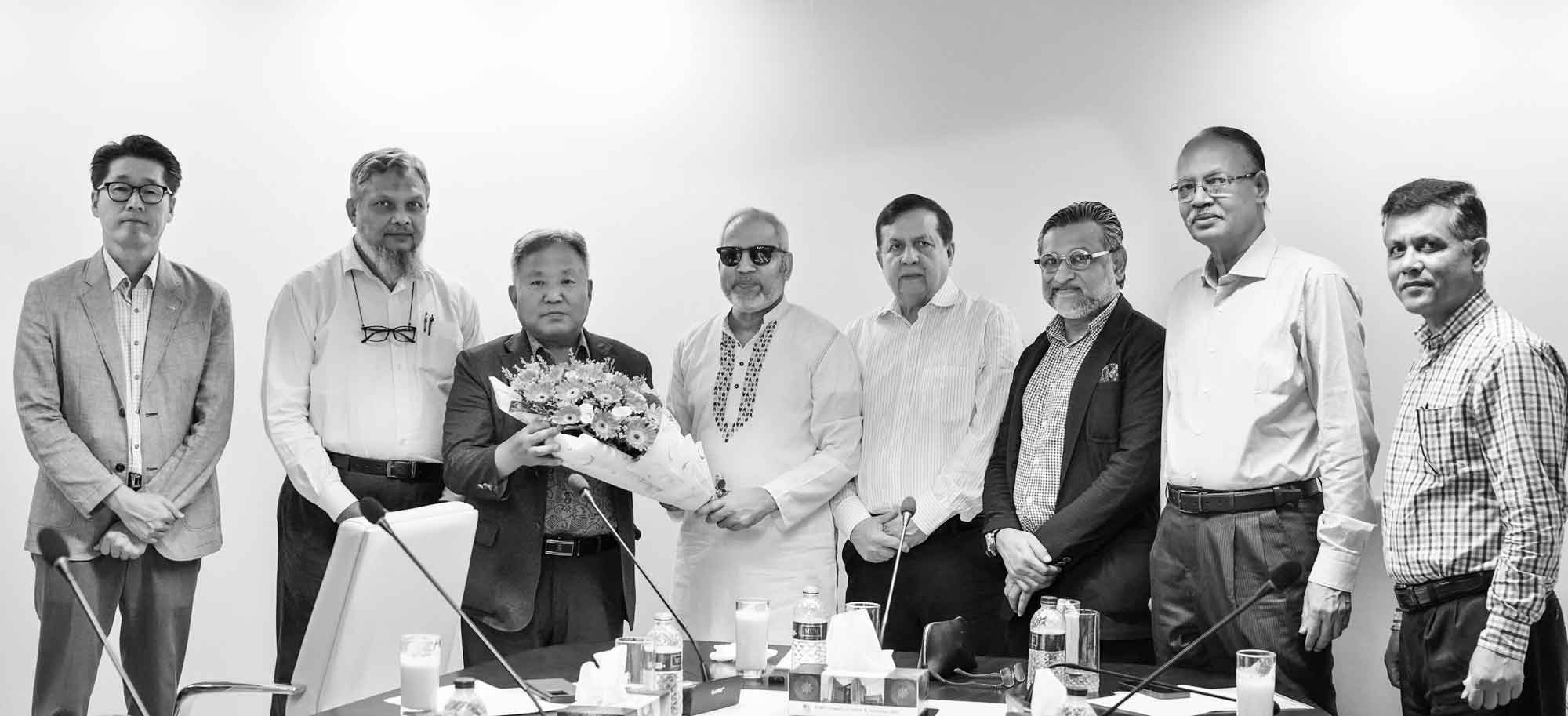 ফিলিস্তিনি নারীদের জন্য বৃত্তি ঘোষণা করলেন এনএসইউ'র উপাচার্য