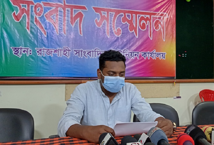 তরুণী সঙ্গে অন্তরঙ্গ ছবি ফাঁস, সংবাদ সম্মেলনে কলেজছাত্র
