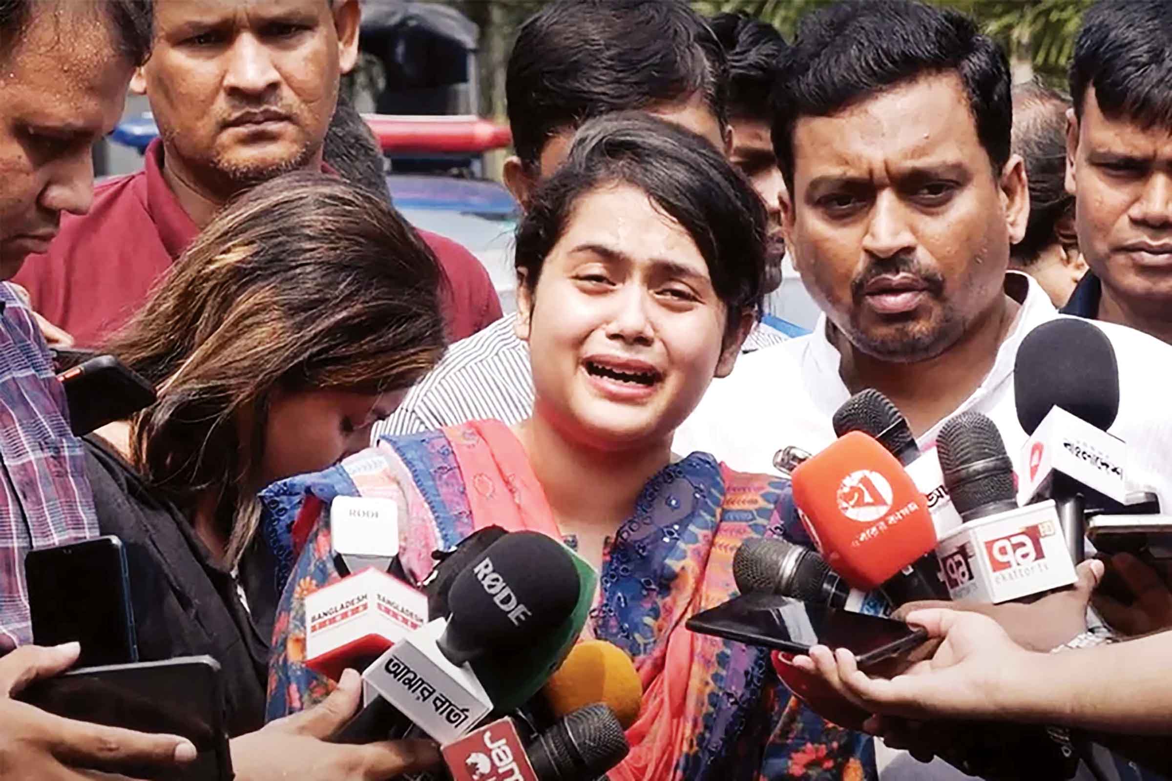 কারা আমাকে এতিম করেছে দেখতে চাই
