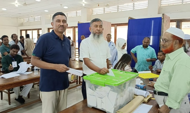 ফরিদপুর জেলা বাস মালিক গ্রুপের নির্বাচনে কামরুল পরিষদের নিরঙ্কুশ বিজয় 