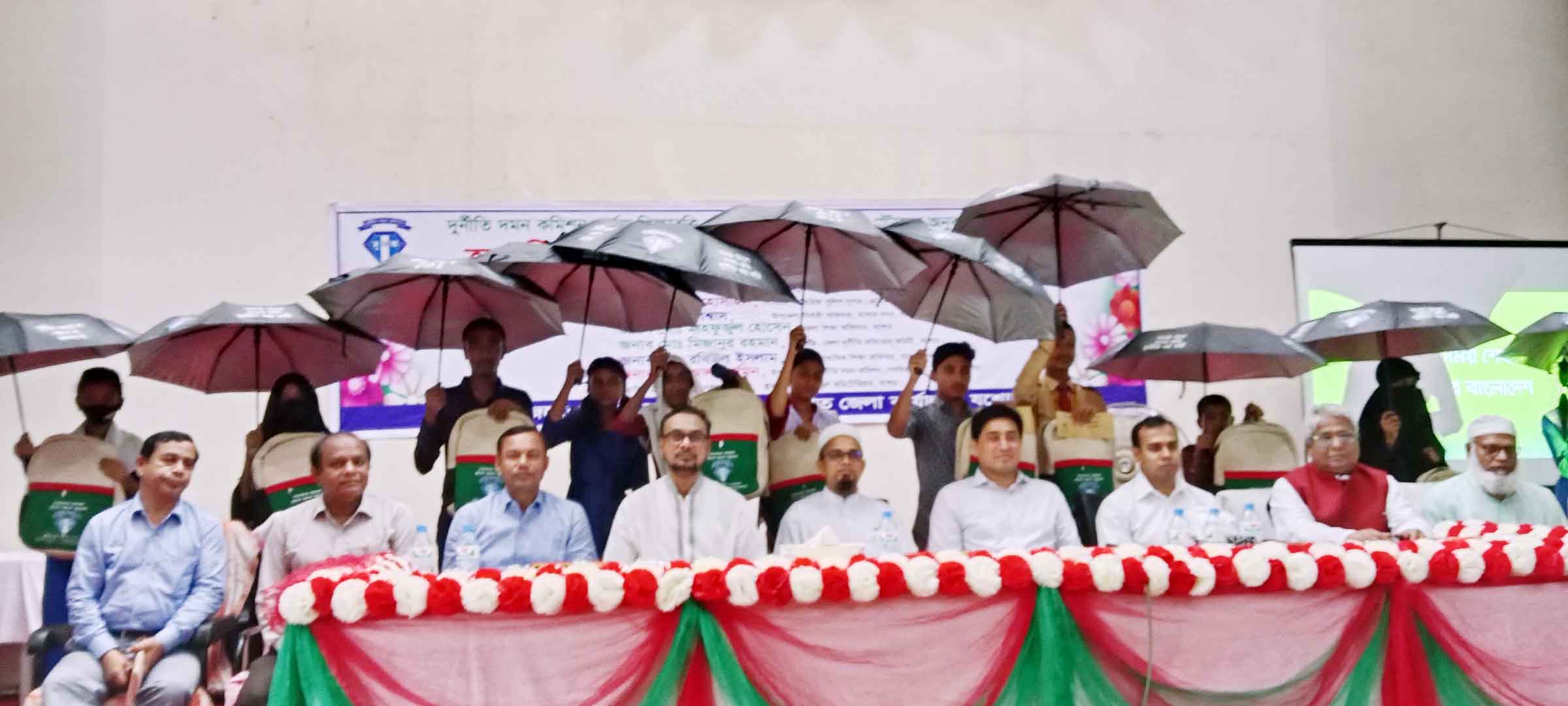 যশোরে 'সততা স্টোর' স্থাপনে ৩৫ শিক্ষা প্রতিষ্ঠানকে অর্থ প্রদান