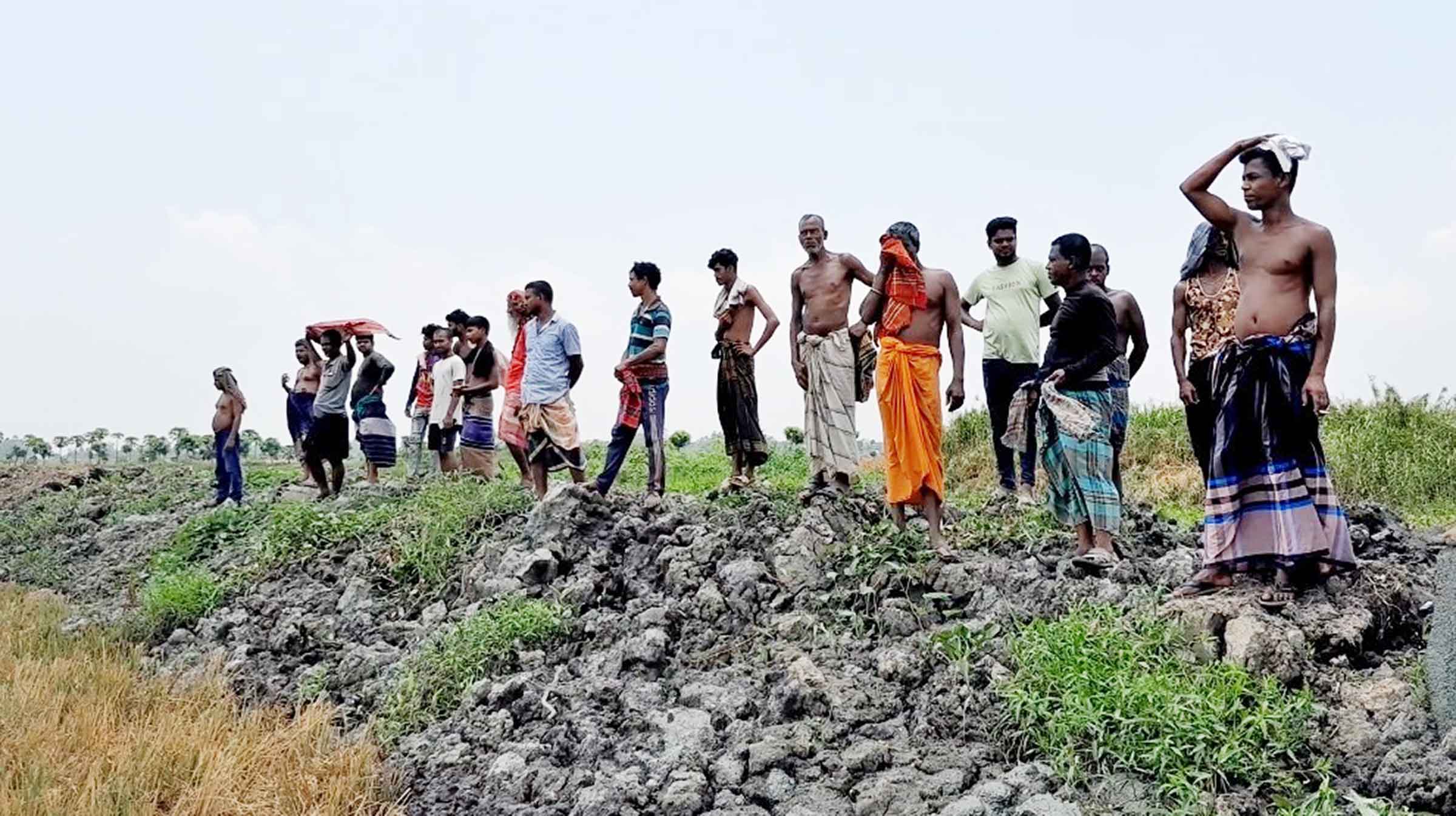 রাজৈরে ১৮শ' একর আবাদি জমি দখল চেষ্টার অভিযোগ