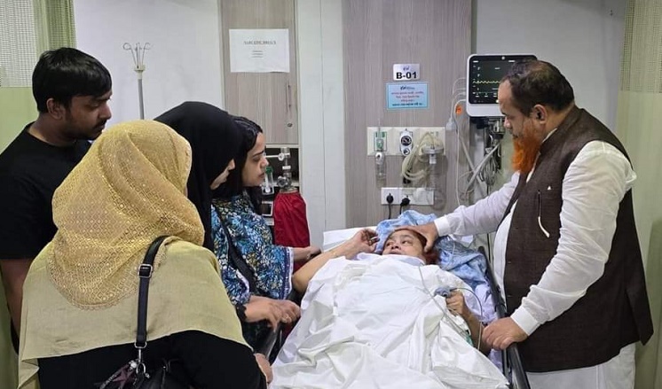 ঘাটাইলে অসুস্থ মায়ের জন্য দোয়া চেয়েছেন সংসদ সদস্য 