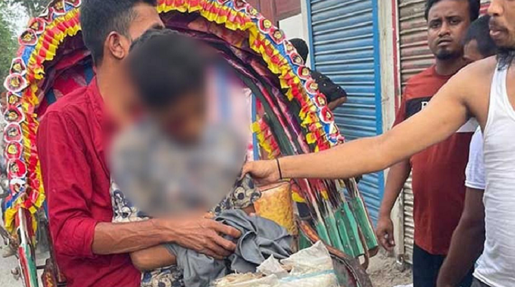 রিকশা গ্যারেজে বারুদের বিস্ফোরণে উড়ে গেছে যুবকের আঙুল