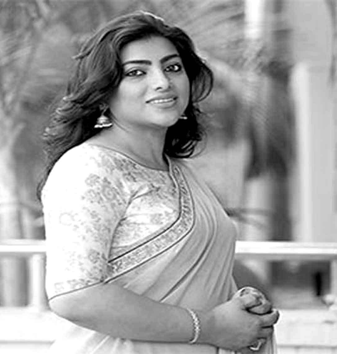 প্রথমবার সিনেমায় মৌ