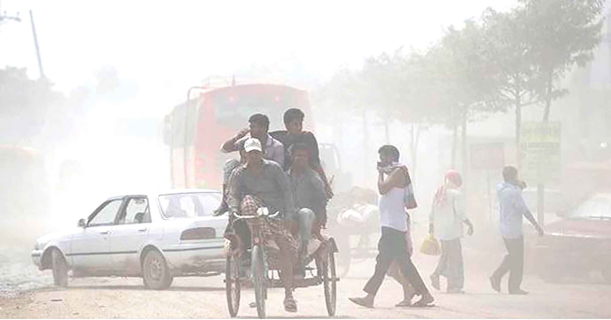 ছুটির দিনেও ঢাকার বায়ু অস্বাস্থ্যকর