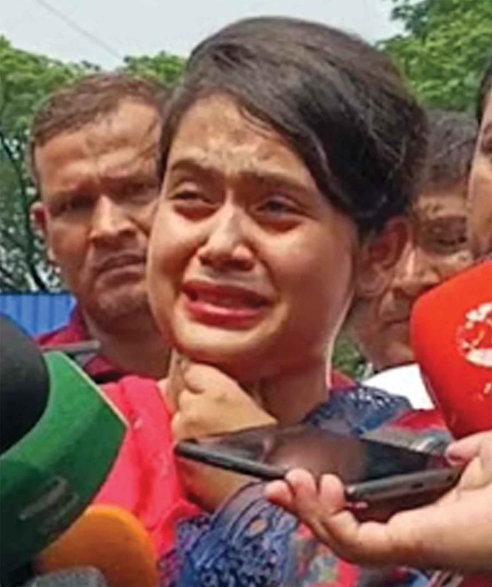 'বাবাকে শেষবারের মতো ছুঁয়ে দেখতে চাই'