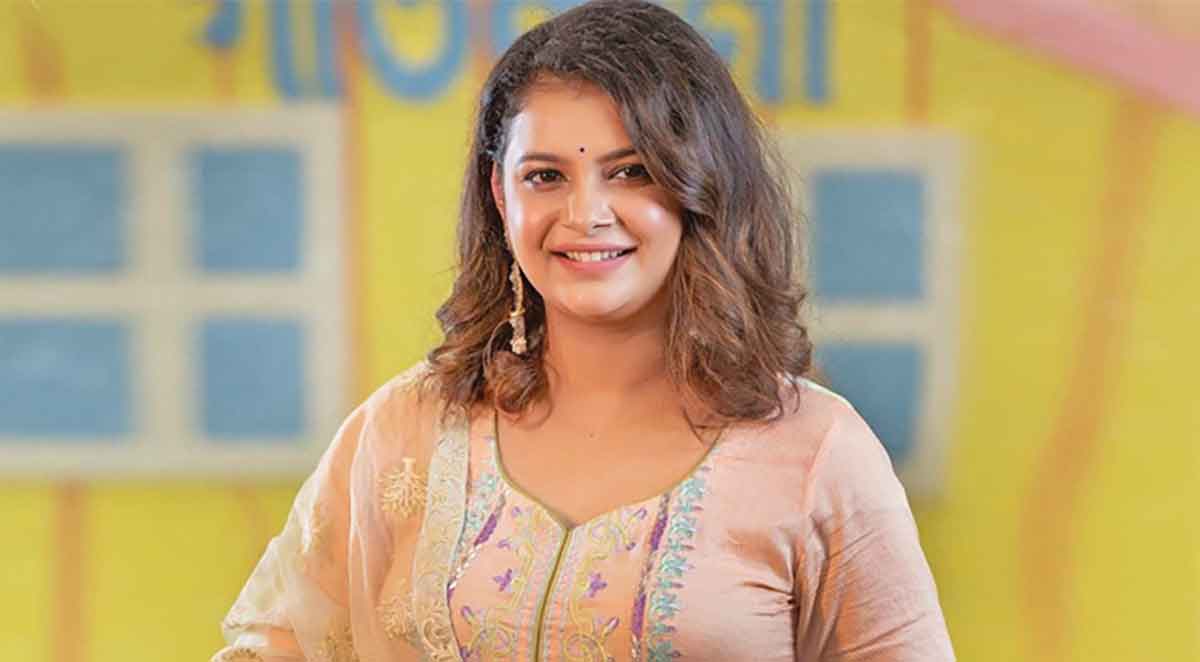 সবাই মনে হয় আমাকে বিচার করছে :ফারিয়া