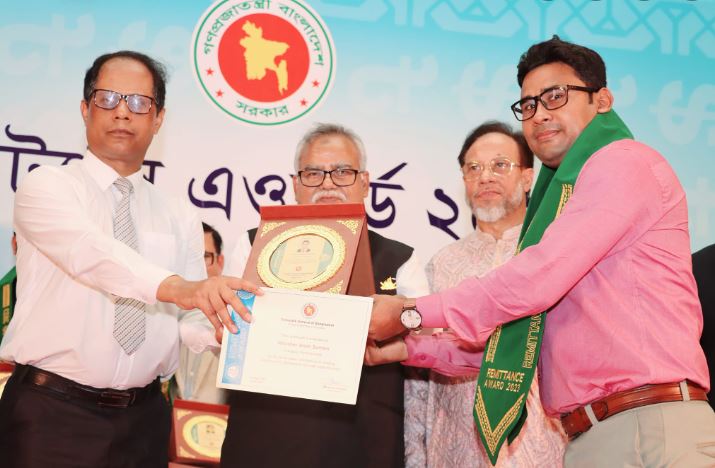 রেমিট্যান্স এওয়ার্ড ২০২৩ পেলেন নওশের আলম সুমন