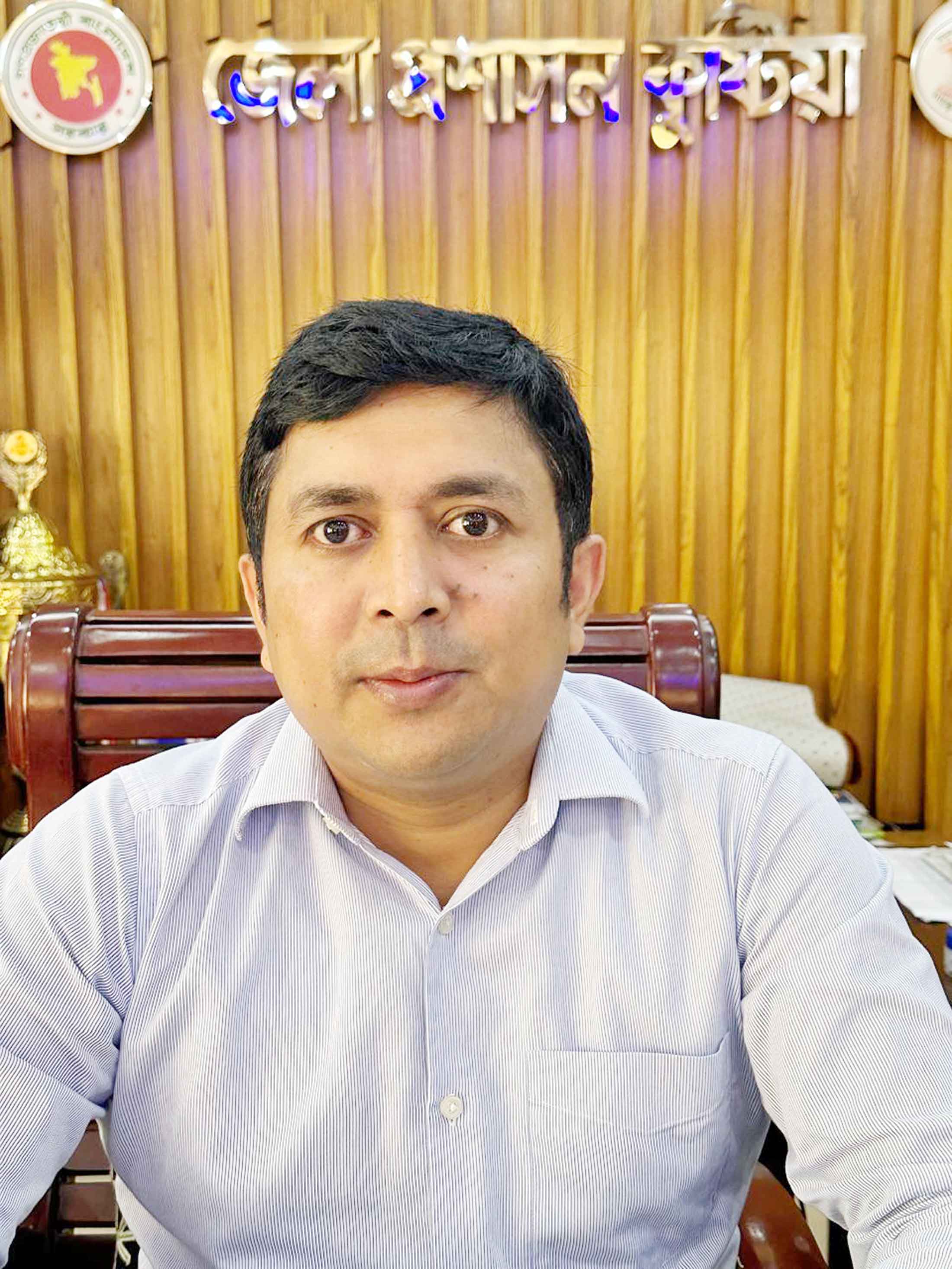 কুষ্টিয়ায় শান্তিপূর্ণ নির্বাচন করায় প্রশংসিত ডিসি এহেতেশাম