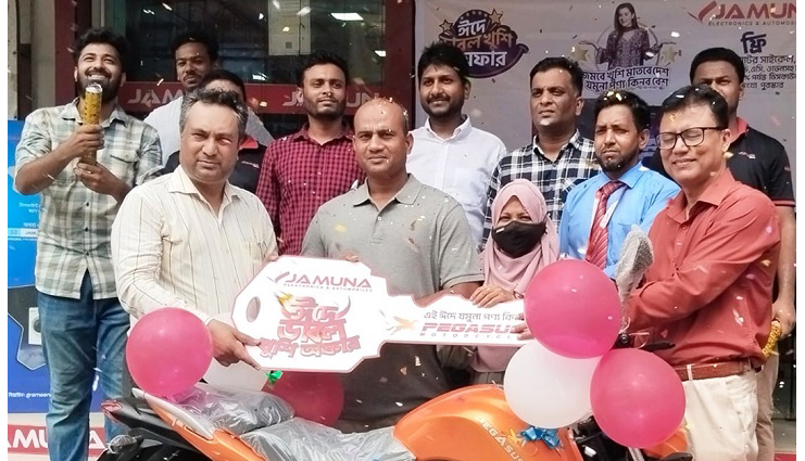 যমুনা ফ্রিজ কিনে মোটরসাইকেল জিতলেন ঘাটাইলের আরিফুজ্জামান