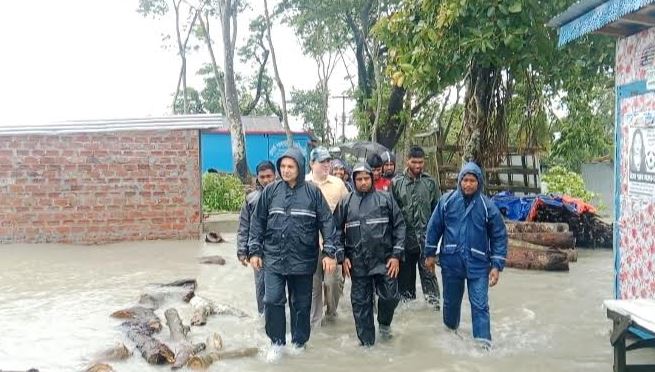 বেতাগীতে ঘূর্ণিঝড় রেমালে বিপর্যস্ত জনজবীন, কাটেনি আতঙ্ক