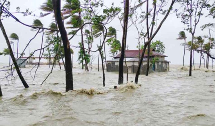 রেমালে ক্ষতিগ্রস্ত ৩৭ লাখ ৫৮ হাজার মানুষ