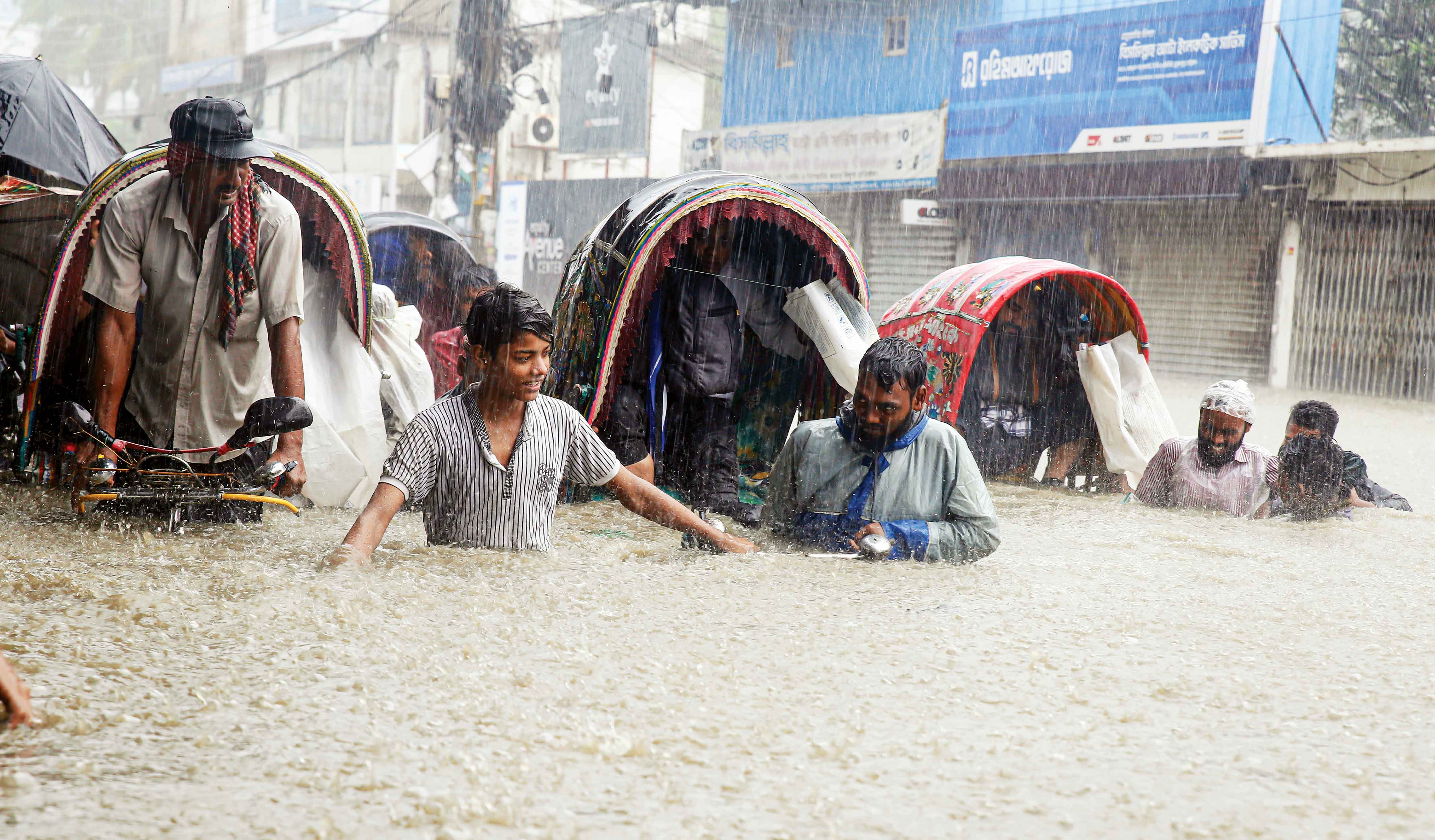 কোমর পানিতে ডুবল চট্টগ্রাম