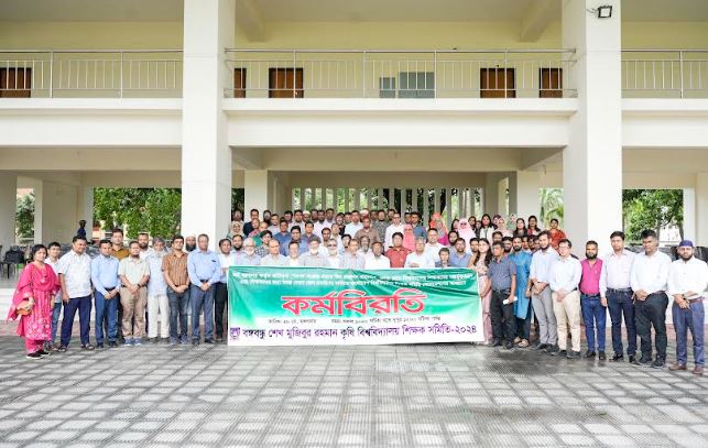 সর্বজনীন পেনশন প্রত্যাহারের দাবীতে বশেমুরকৃবি শিক্ষকবৃন্দের কর্মবিরতি পালন
