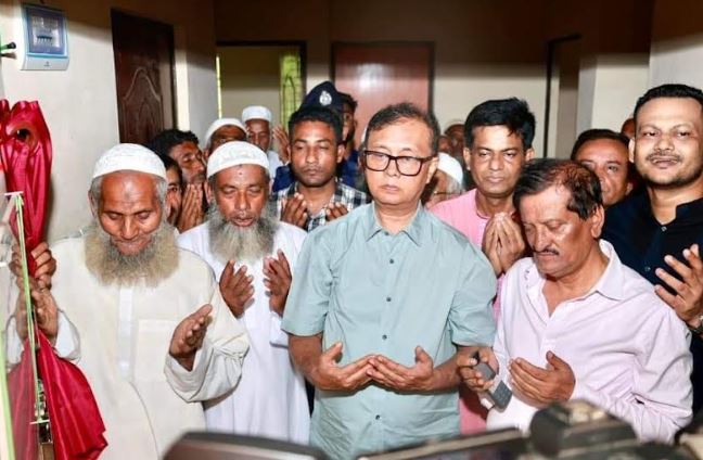এমপির উপস্থিতিতে উদ্বোধনী অনুষ্ঠানে প্রধান অতিথি মুক্তিযোদ্ধা
