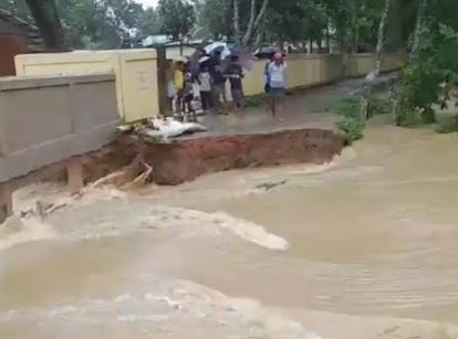 কুলাউড়ায় ছড়ার পাড় ভেঙে প্লাবিত গ্রাম-ফসল
