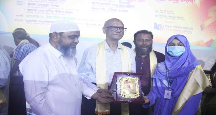 উত্তরা পাবলিক লাইব্রেরির উদ্যোগে ৬৫ কৃতি শিক্ষার্থীকে সংবর্ধনা