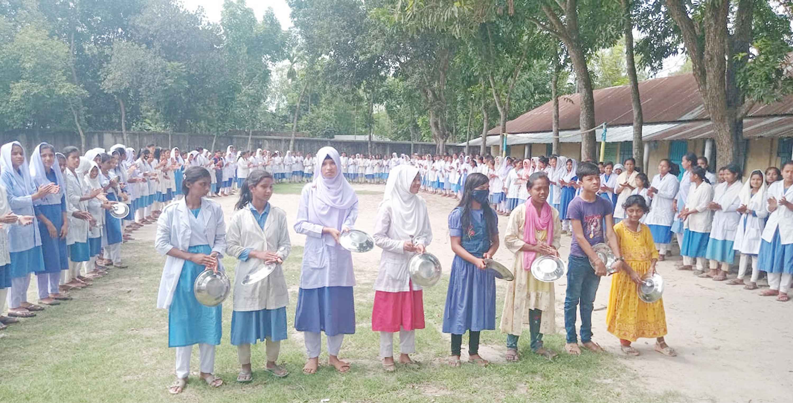 প্রতিবন্ধী শিশুদের শিক্ষার অধিকার আদায়ে ঘণ্টাধ্বনী বাজিয়ে দৃষ্টি আর্কষণ