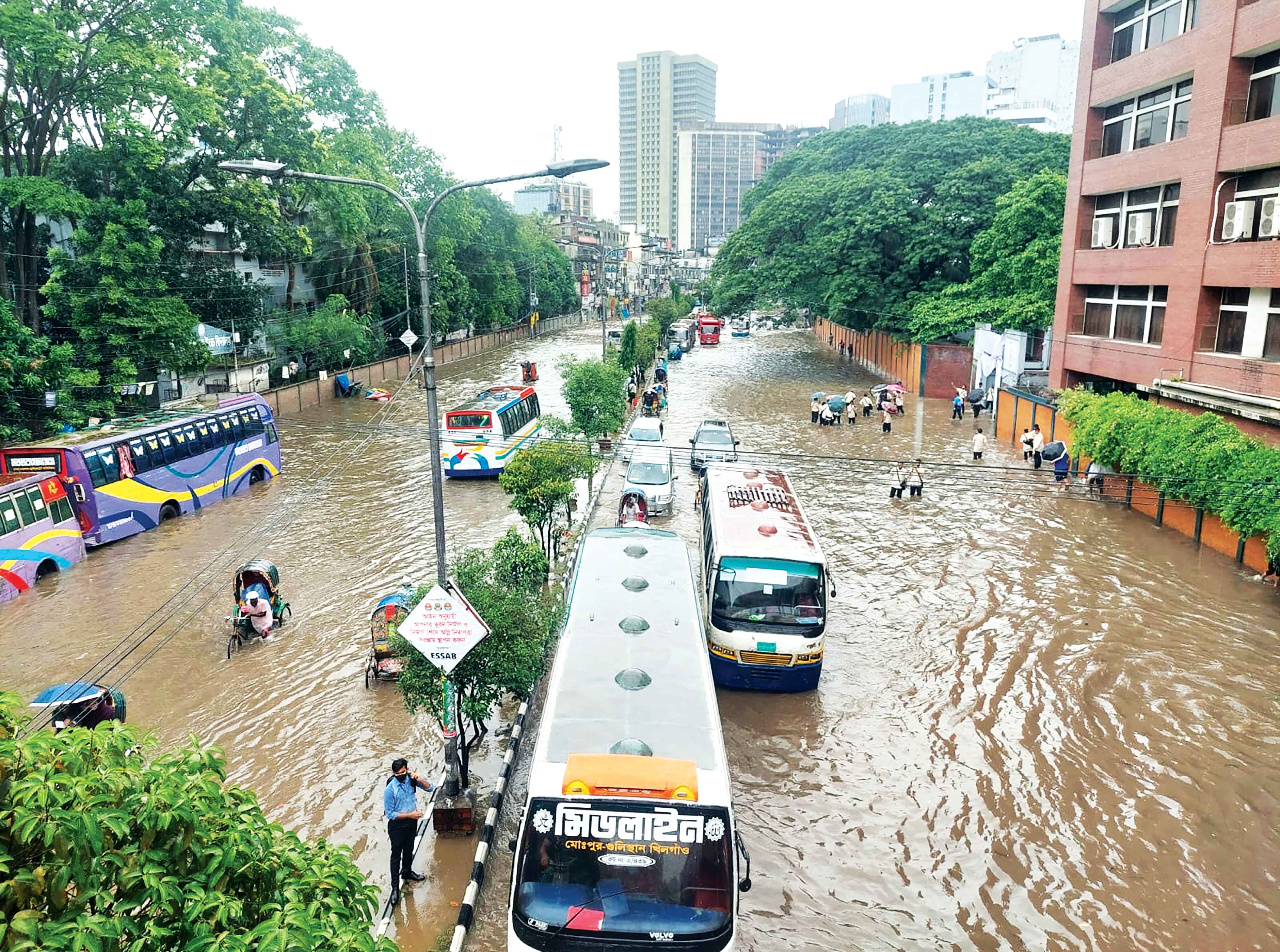 কাটেনি জলাবদ্ধতা, কমেনি ভোগান্তি