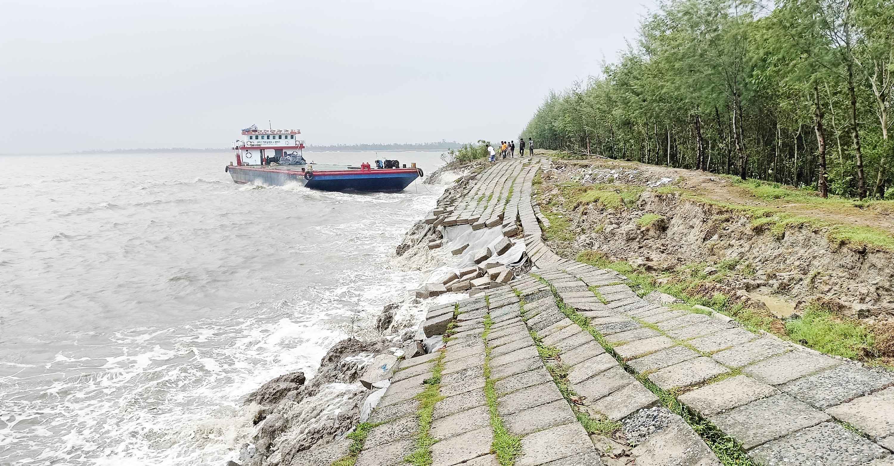 বাঁশখালীতে টেকসই বেড়িবাঁধ নির্মাণে ৫০০ কোটি টাকার প্রকল্প