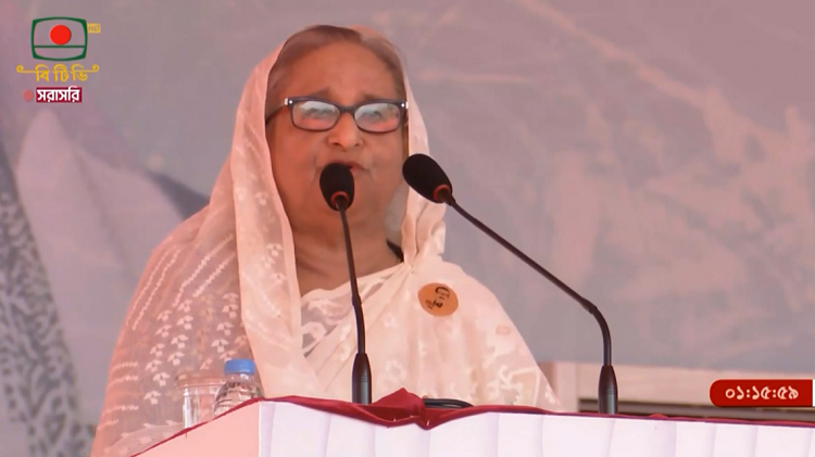দেশে গণতন্ত্র আছে বলেই মানুষের পাশে দাঁড়াতে পারি : প্রধানমন্ত্রী