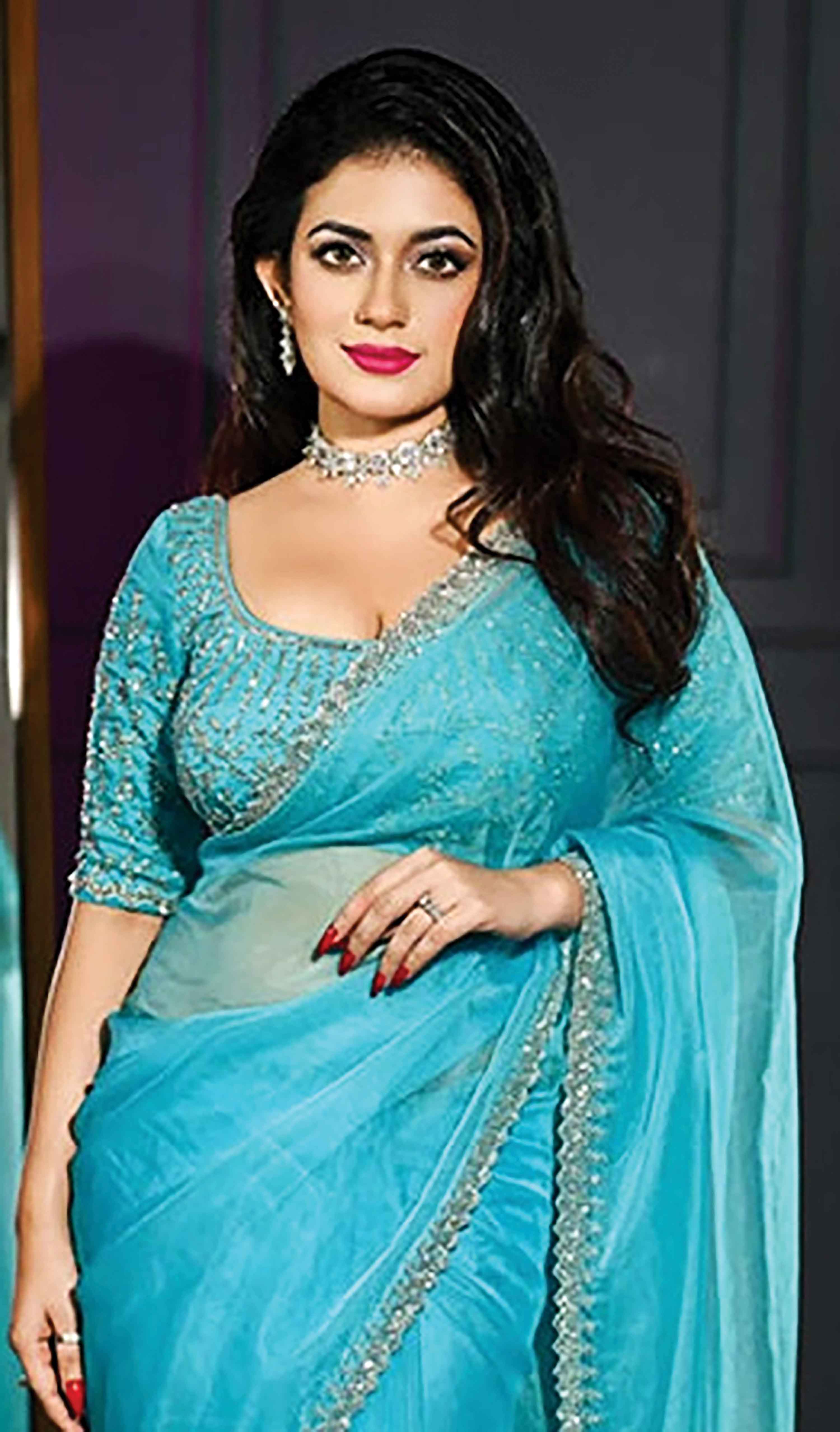 এবার আমেরিকার প্রেক্ষাগৃহে মন্দিরার 'কাজলরেখা'