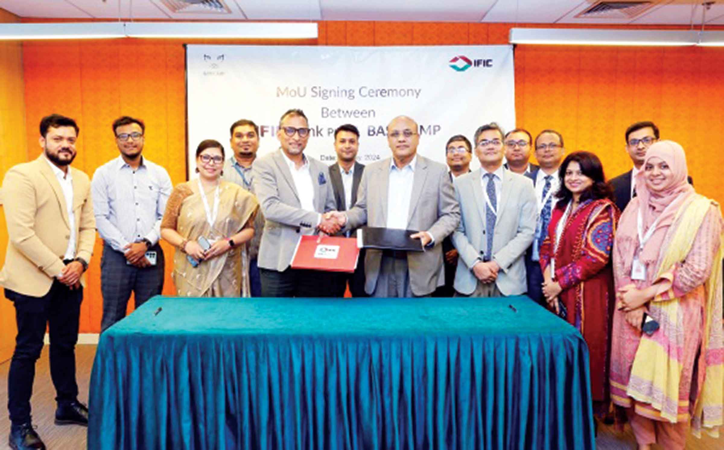 আইএফআইসি ব্যাংক ও বেইজ ক্যাম্প অ্যাডভেঞ্চার্সের মধ্যে সমঝোতা স্মারক সই