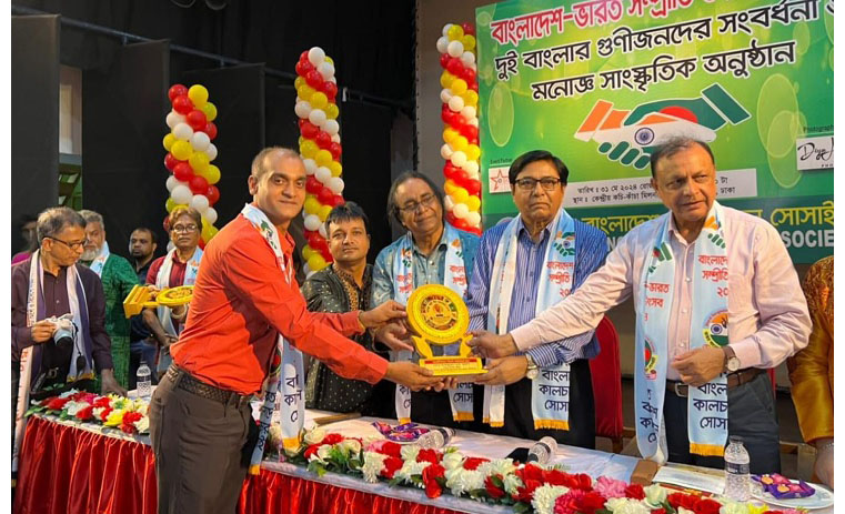 মহাত্মা গান্ধী পিস অ্যাওয়ার্ড পেলেন মাহমুদুল হক সুজন