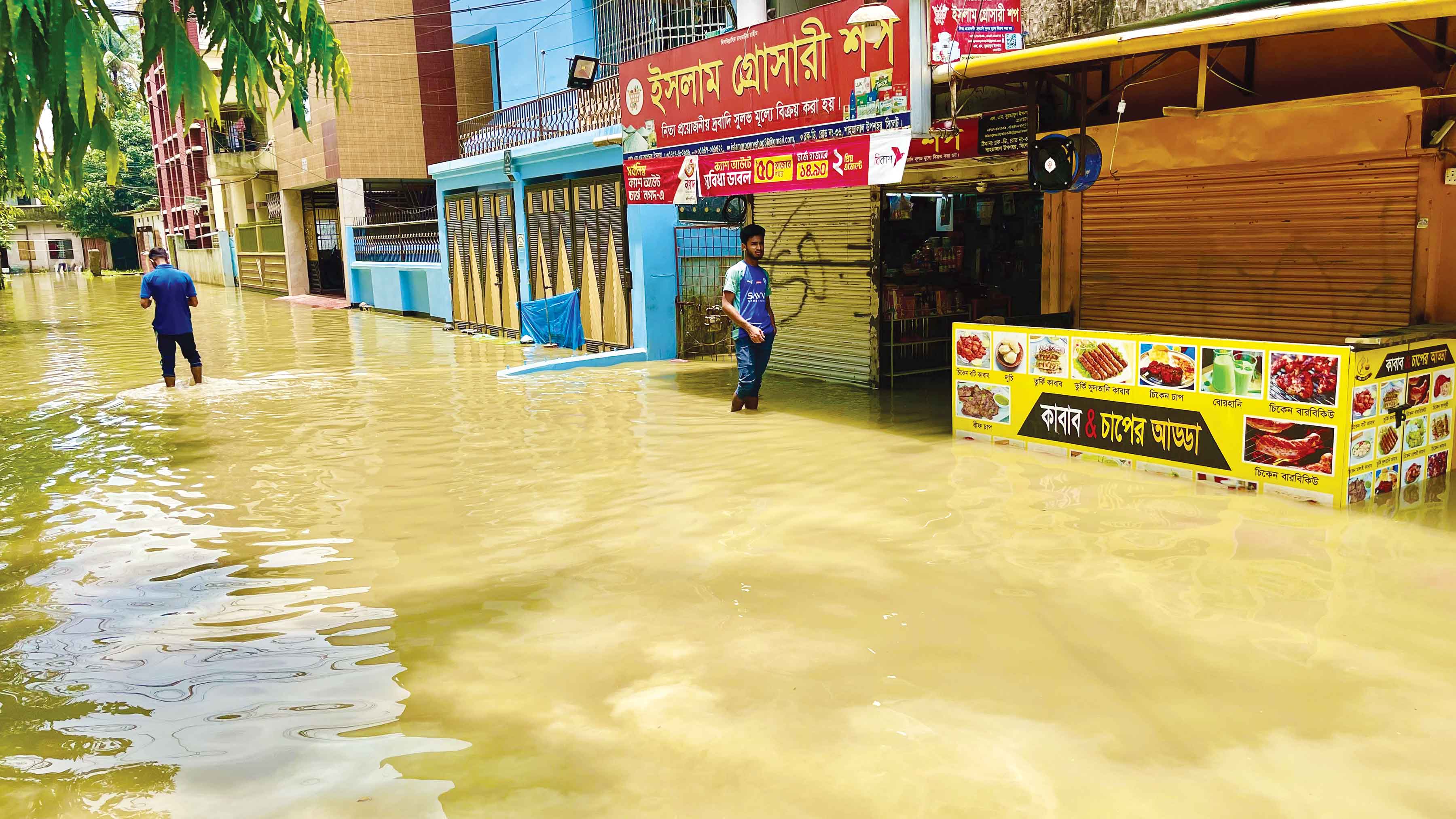 সিলেটে বন্যা :পানি কমছে উজানে, ডুবছে ভাটি