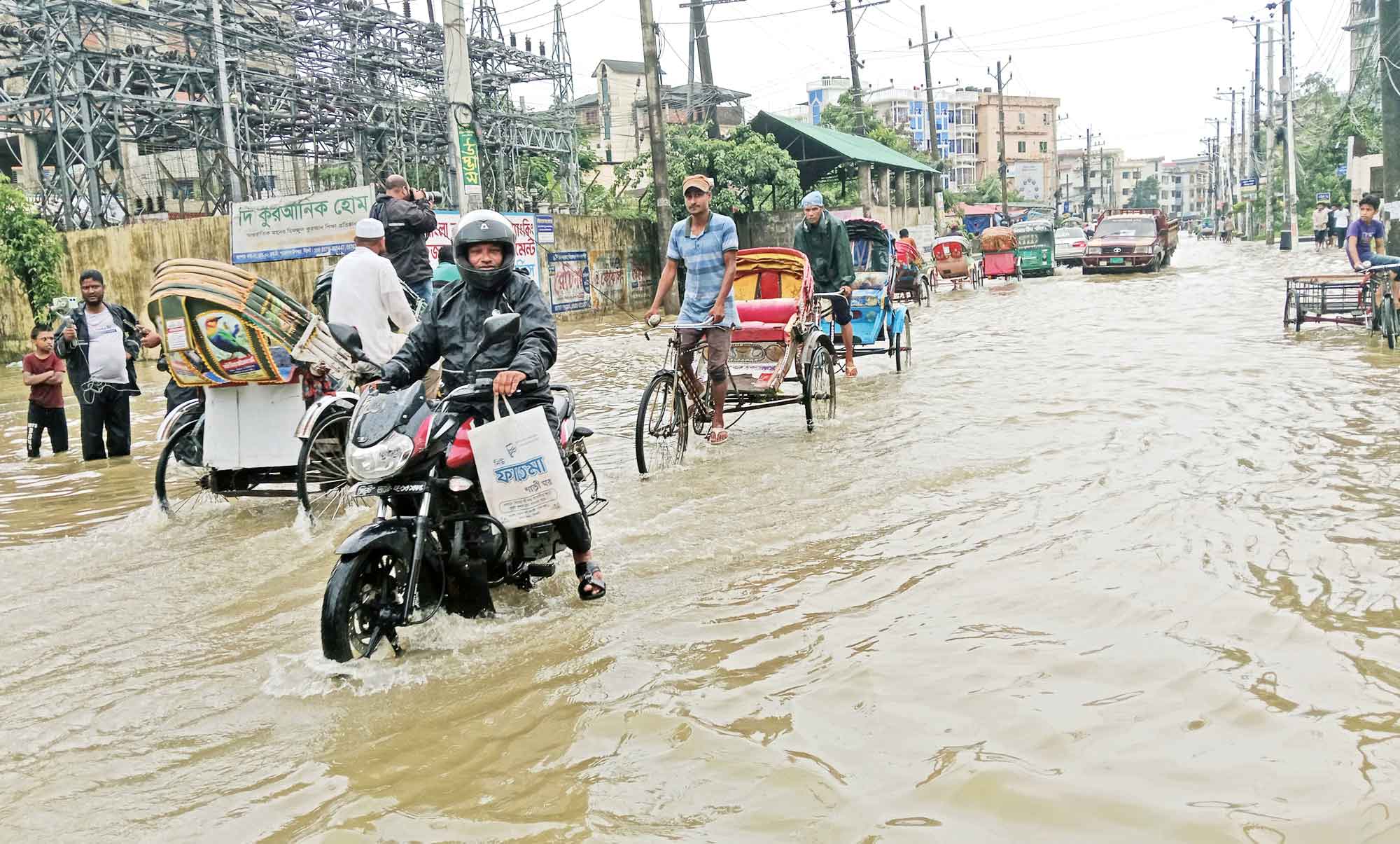 ভারী বৃষ্টিতে সিলেটে বন্যা পরিস্থিতি অবনতির শঙ্কা