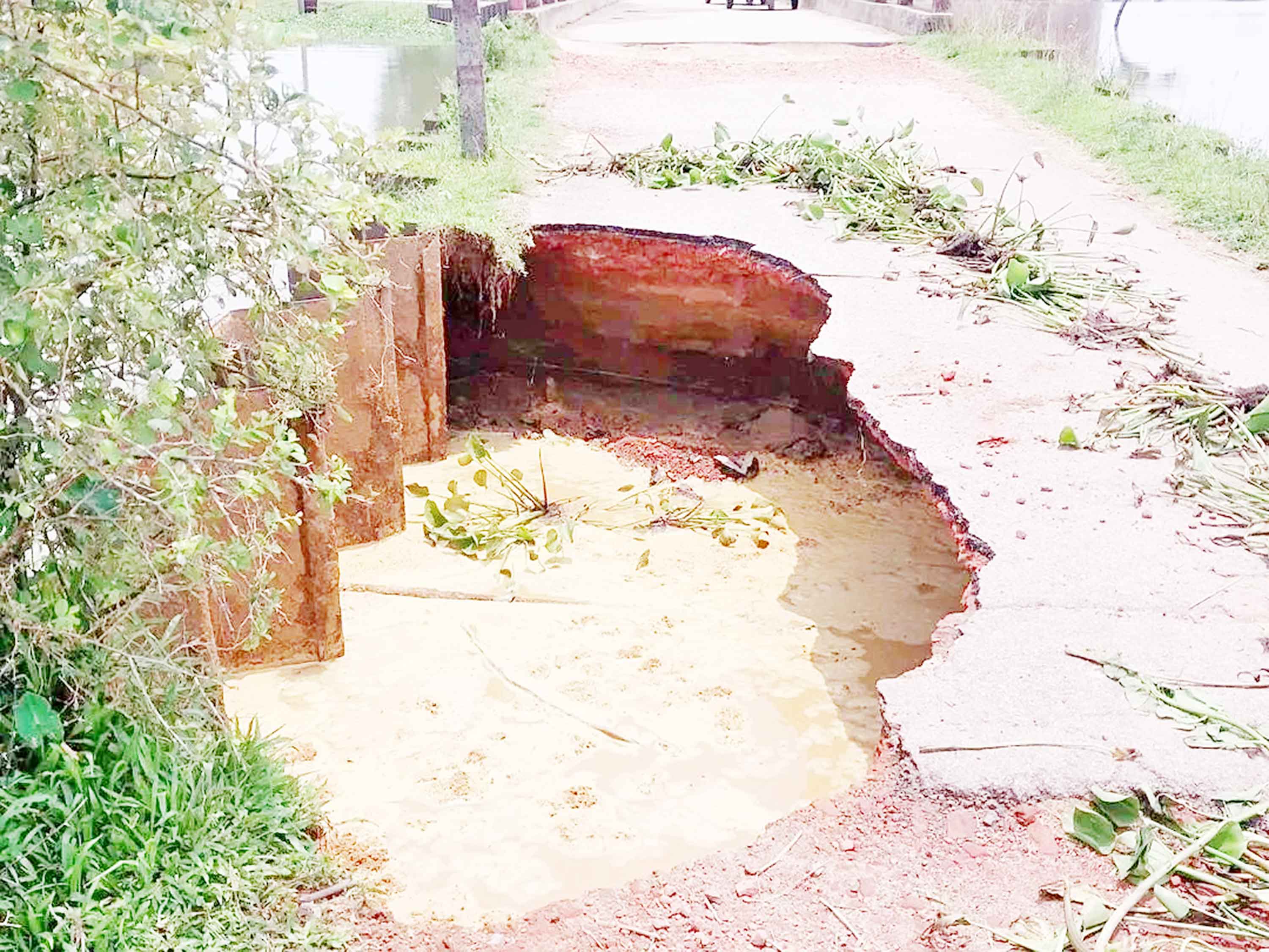দোয়ারাবাজারে পাহাড়ি ঢলে তিন ইউপি'র সড়ক যোগাযোগ বিচ্ছিন্ন