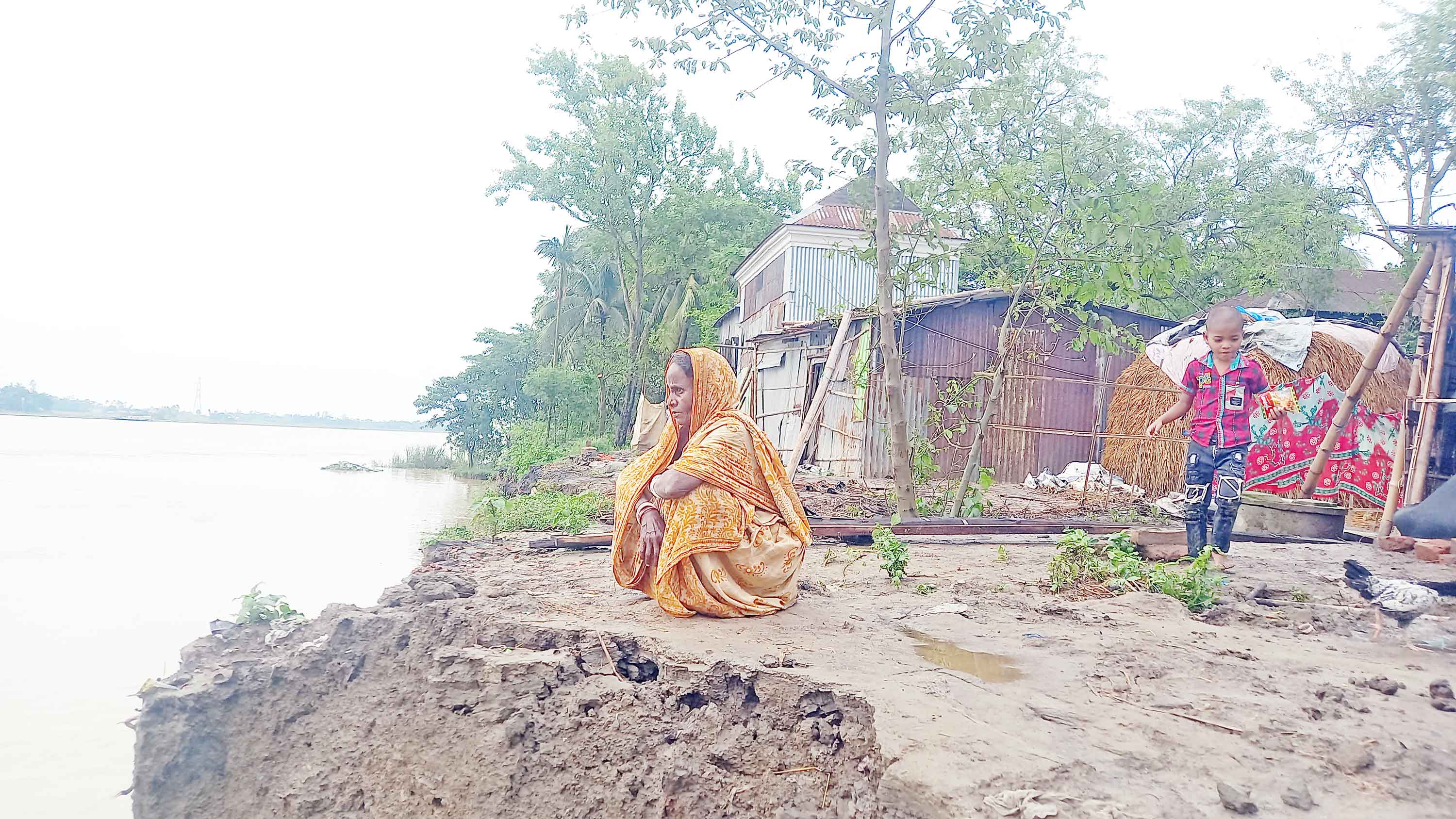 কালনী-কুশিয়ারায় বিলীন হচ্ছে মাথা গোঁজার ঠাঁই