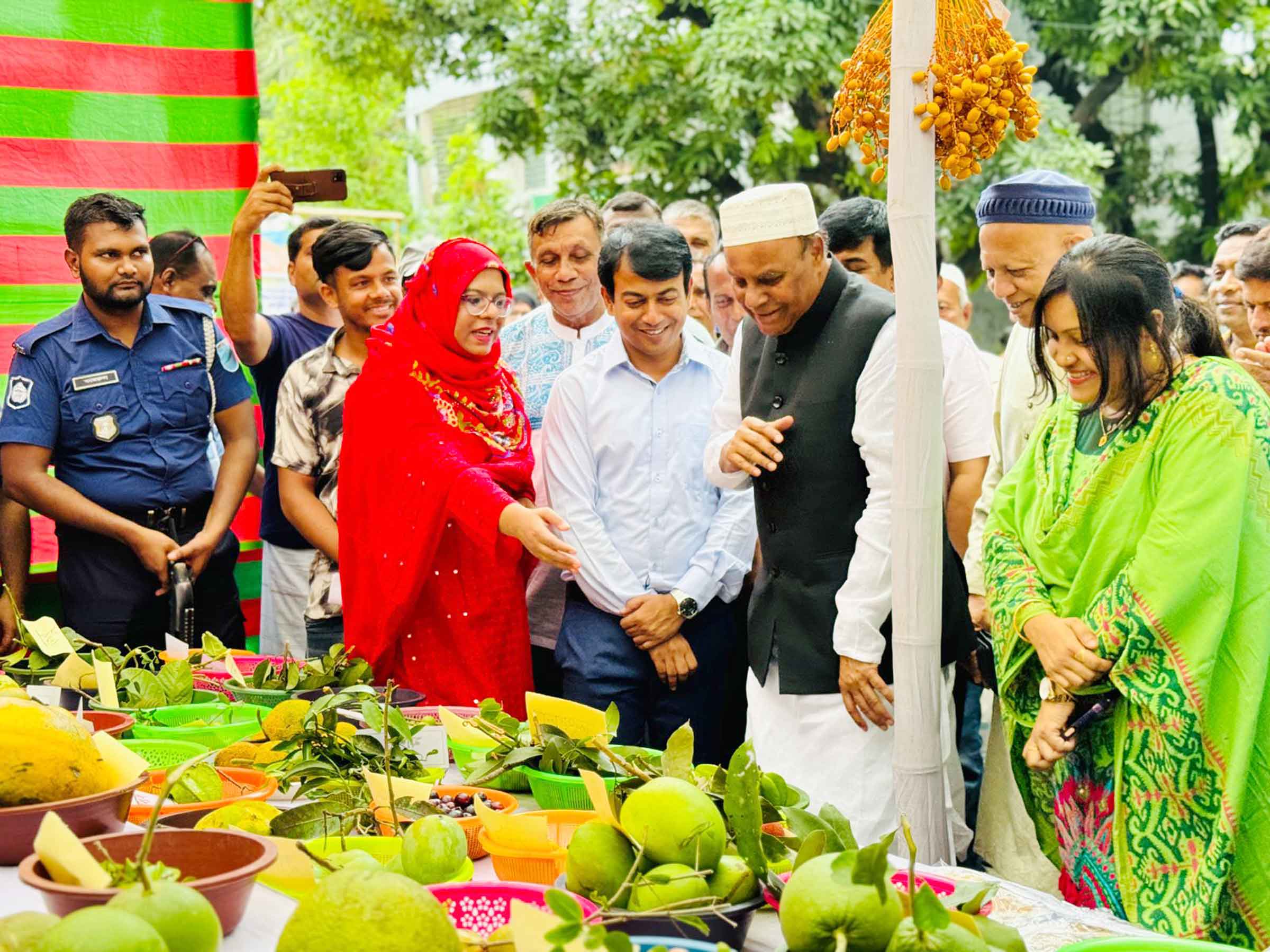 কালীগঞ্জে প্রণোদনা পেল ৪শ' কৃষক