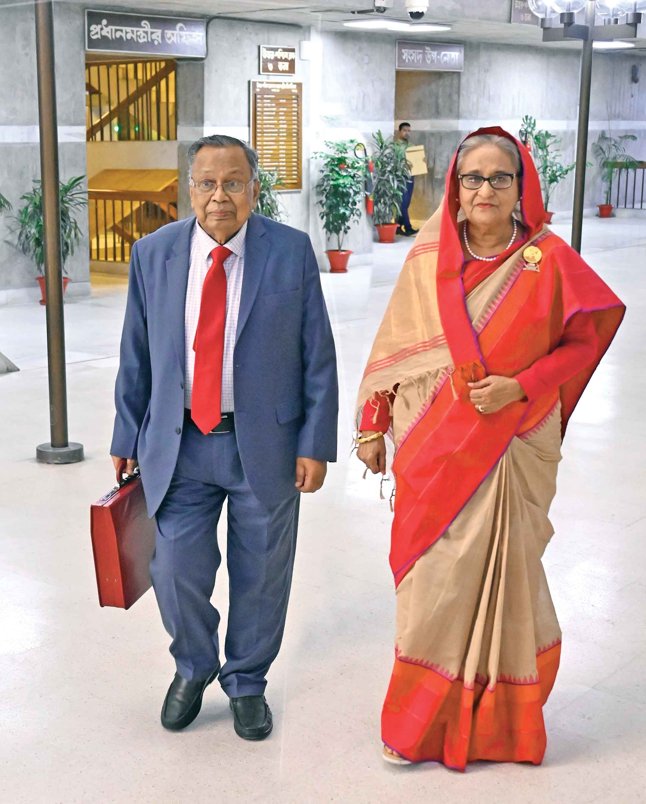 কঠিন সময়ে চ্যালেঞ্জের বাজেট