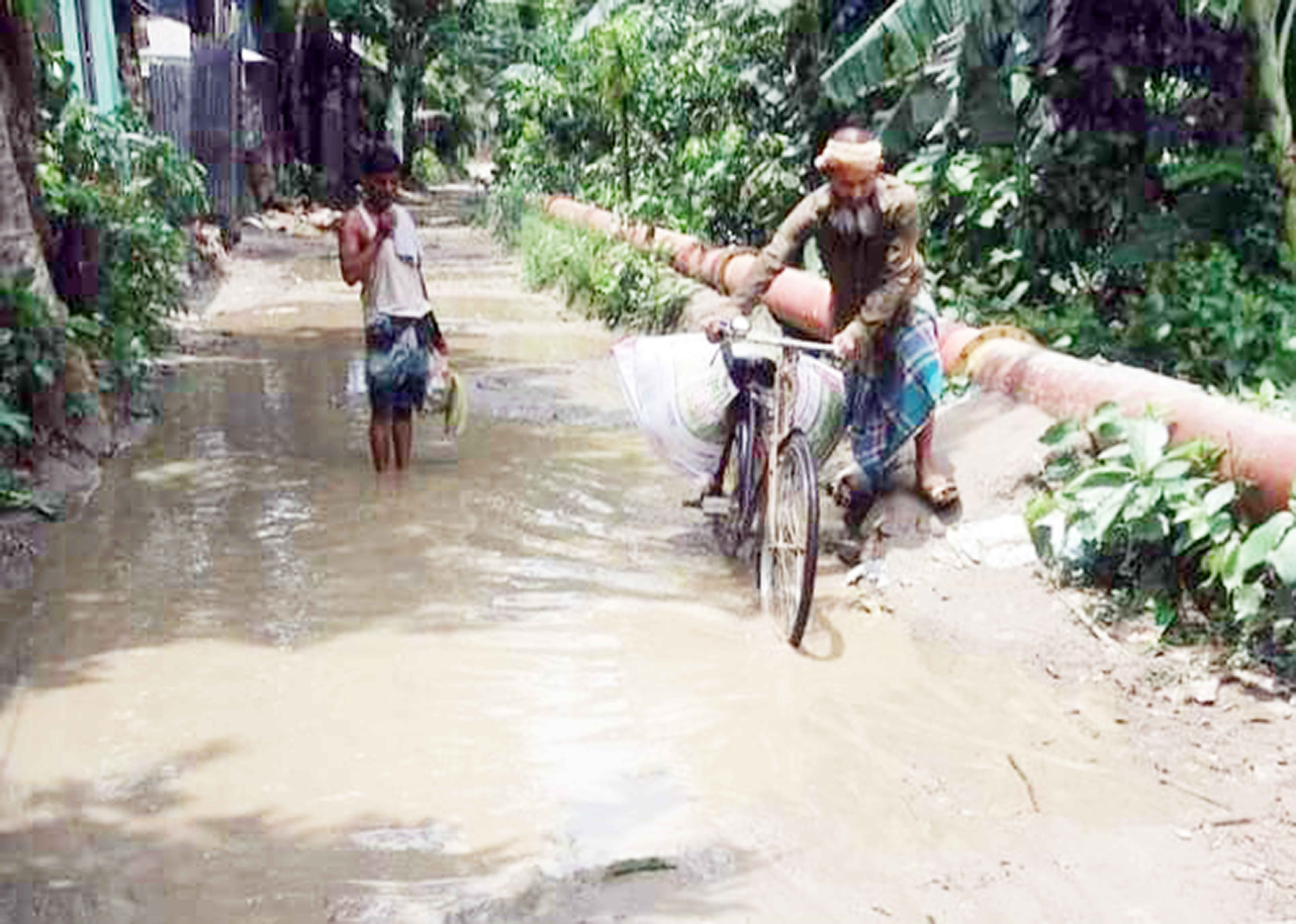 হরিরামপুরে চার বছরেও শেষ হয়নি রাস্তার কাজ