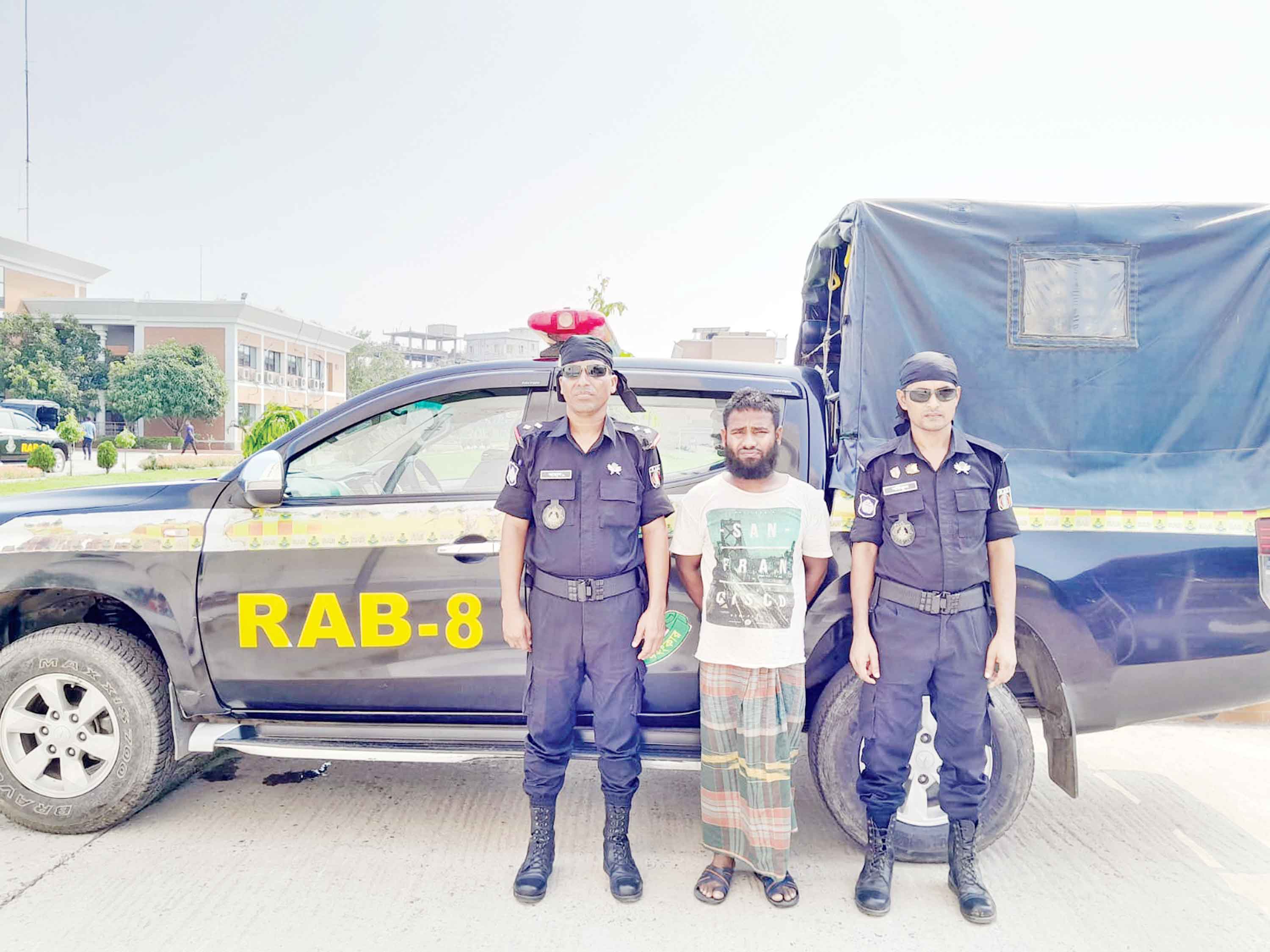 র্যাবের অভিযানে হত্যা মামলার আসামি আর্টকযাবের অভিযানে হত্যা মামলার আসামি আটক