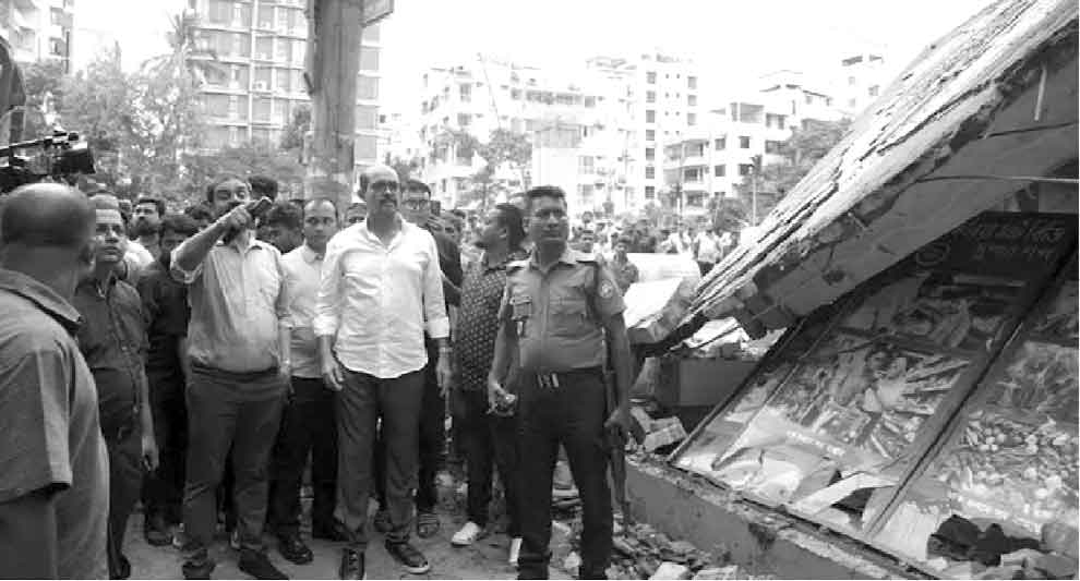 উত্তরায় ৬টি বহুতল ভবন ভেঙে দিয়েছে ডিএনসিসি