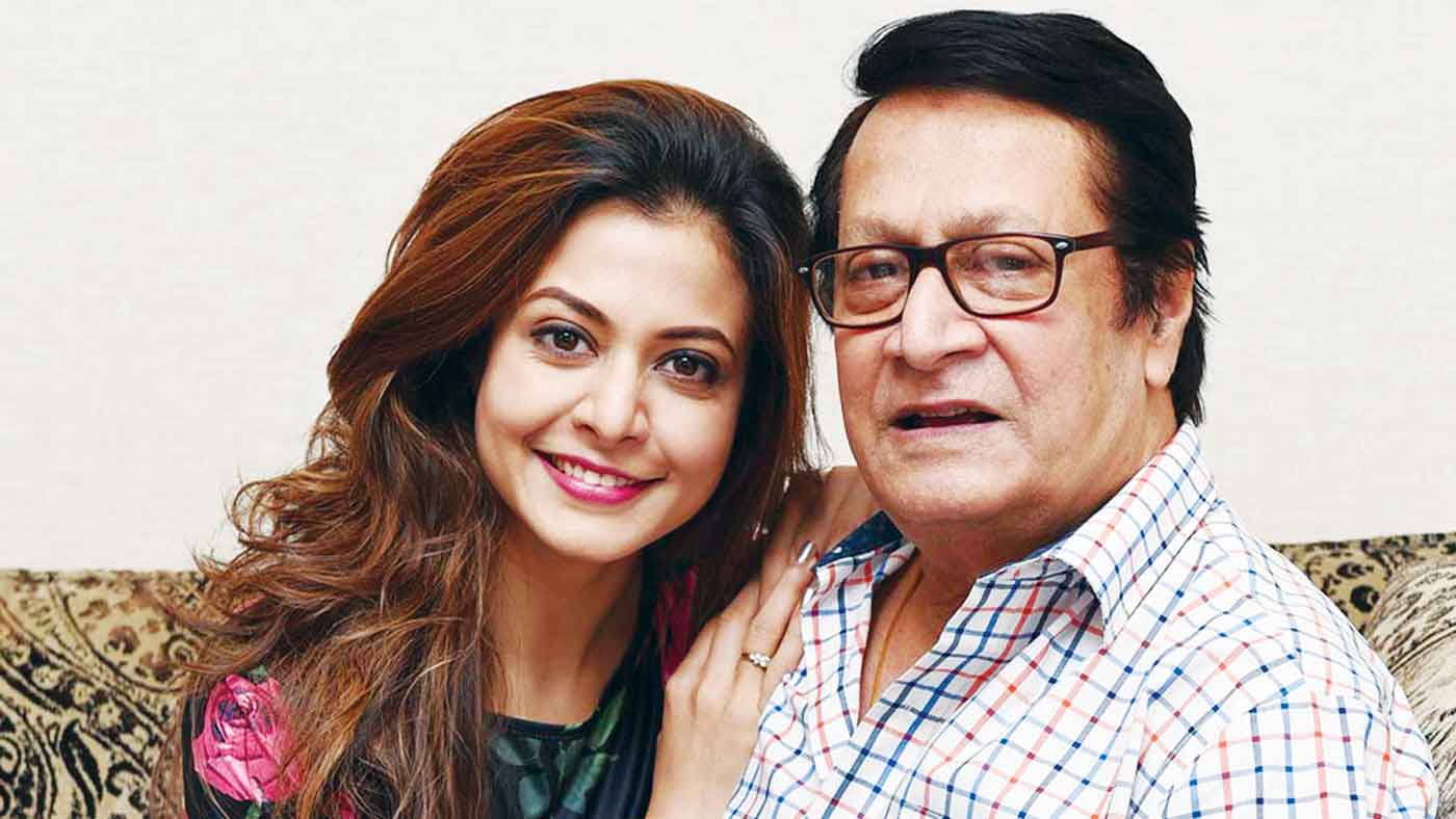 এক দশক পর একই সিনেমায় বাবা-মেয়ে