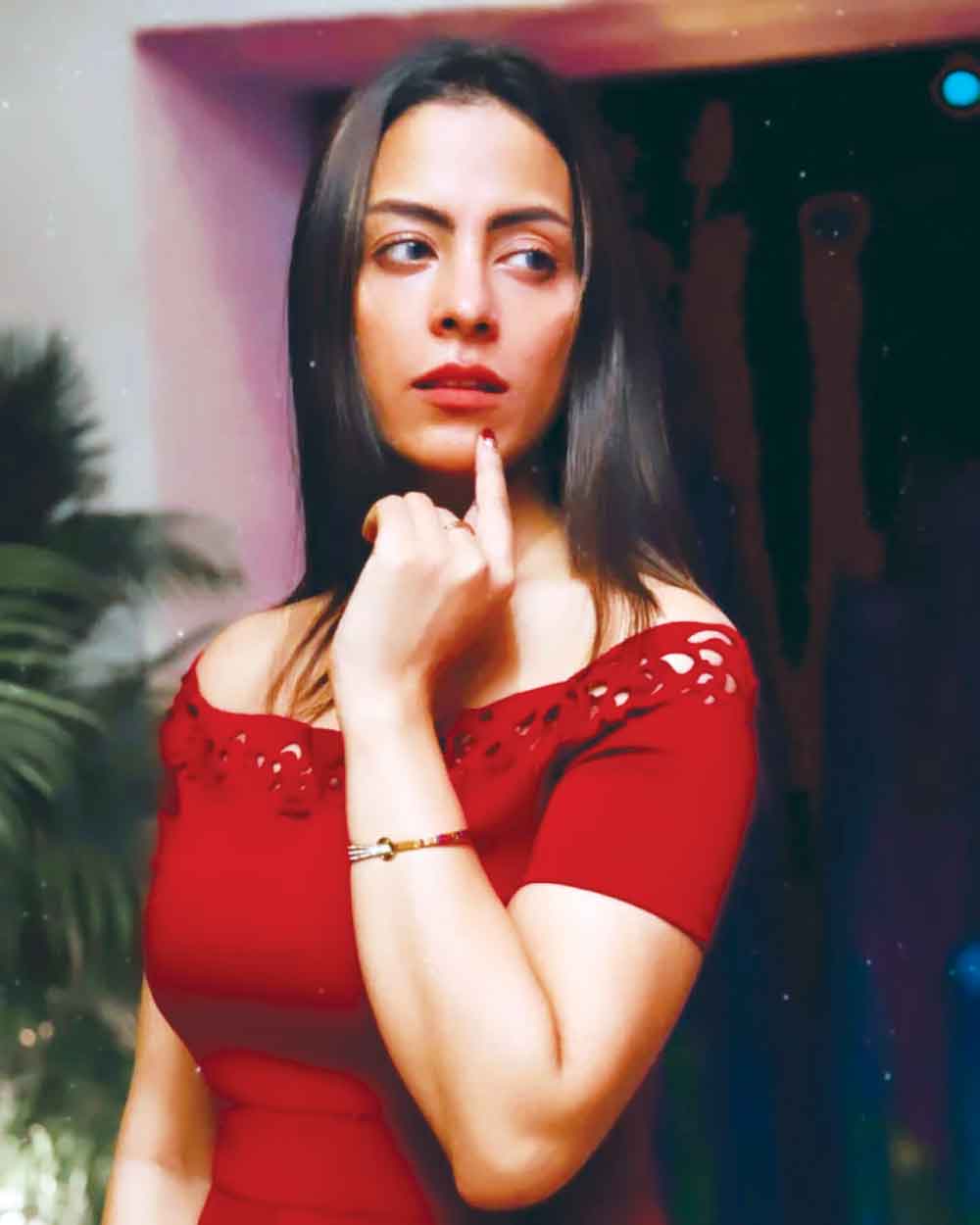 ফ্ল্যাট থেকে অভিনেত্রীর ঝুলন্ত মরদেহ উদ্ধার