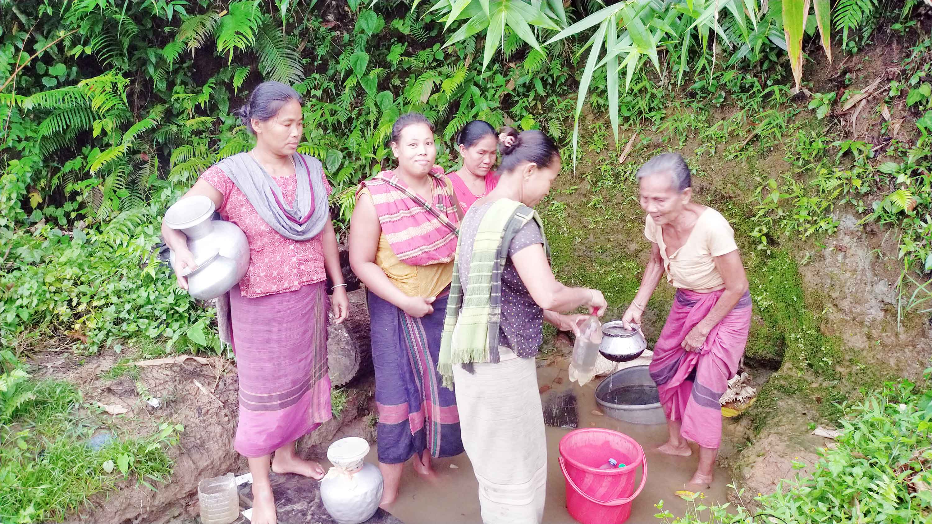 পাহাড়ের যে অঞ্চলে ১২ মাসই থাকে তীব্র পানি সংকট!
