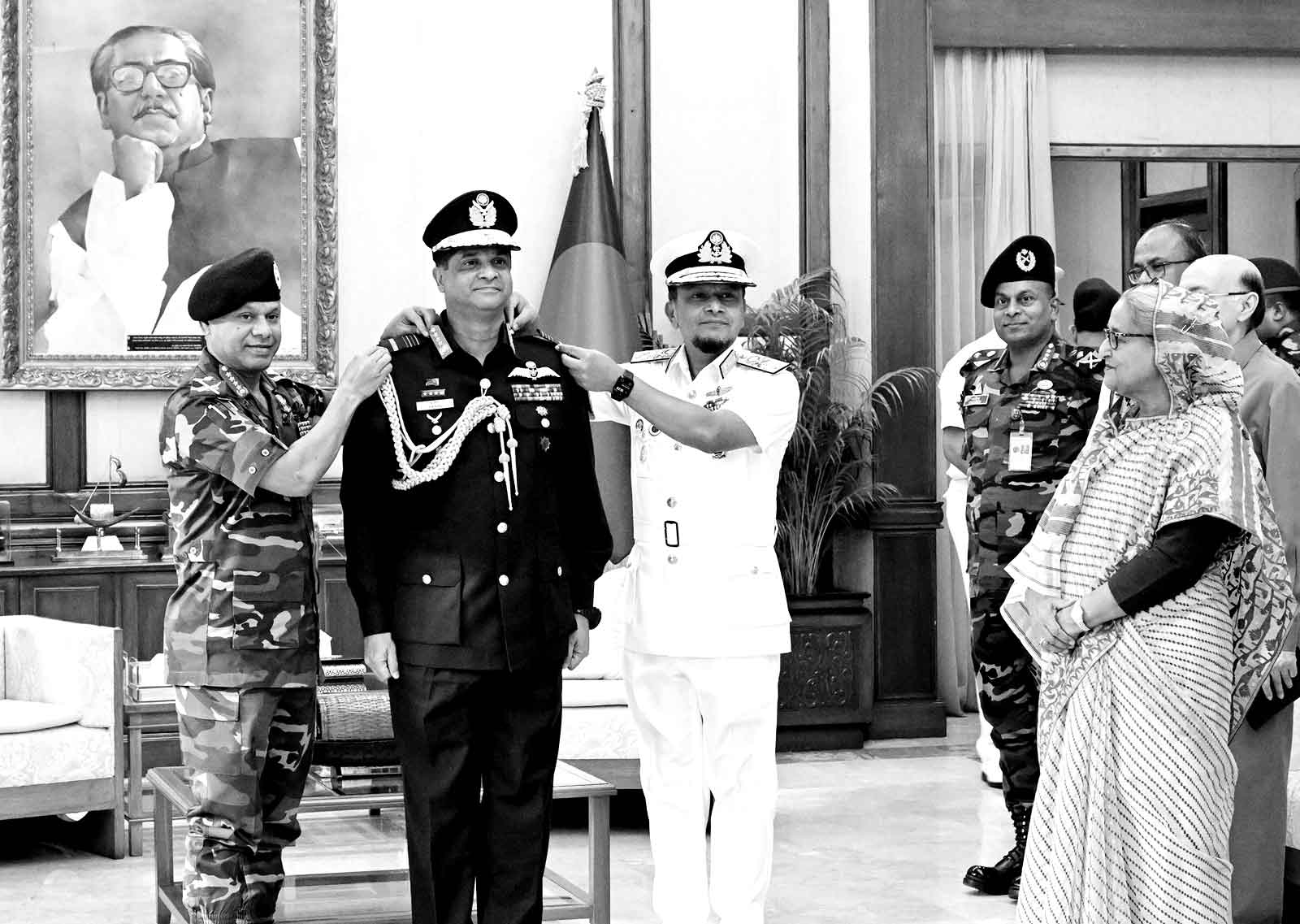 বিমান বাহিনী প্রধানের এয়ার মার্শালর্ যাংক পরিধান