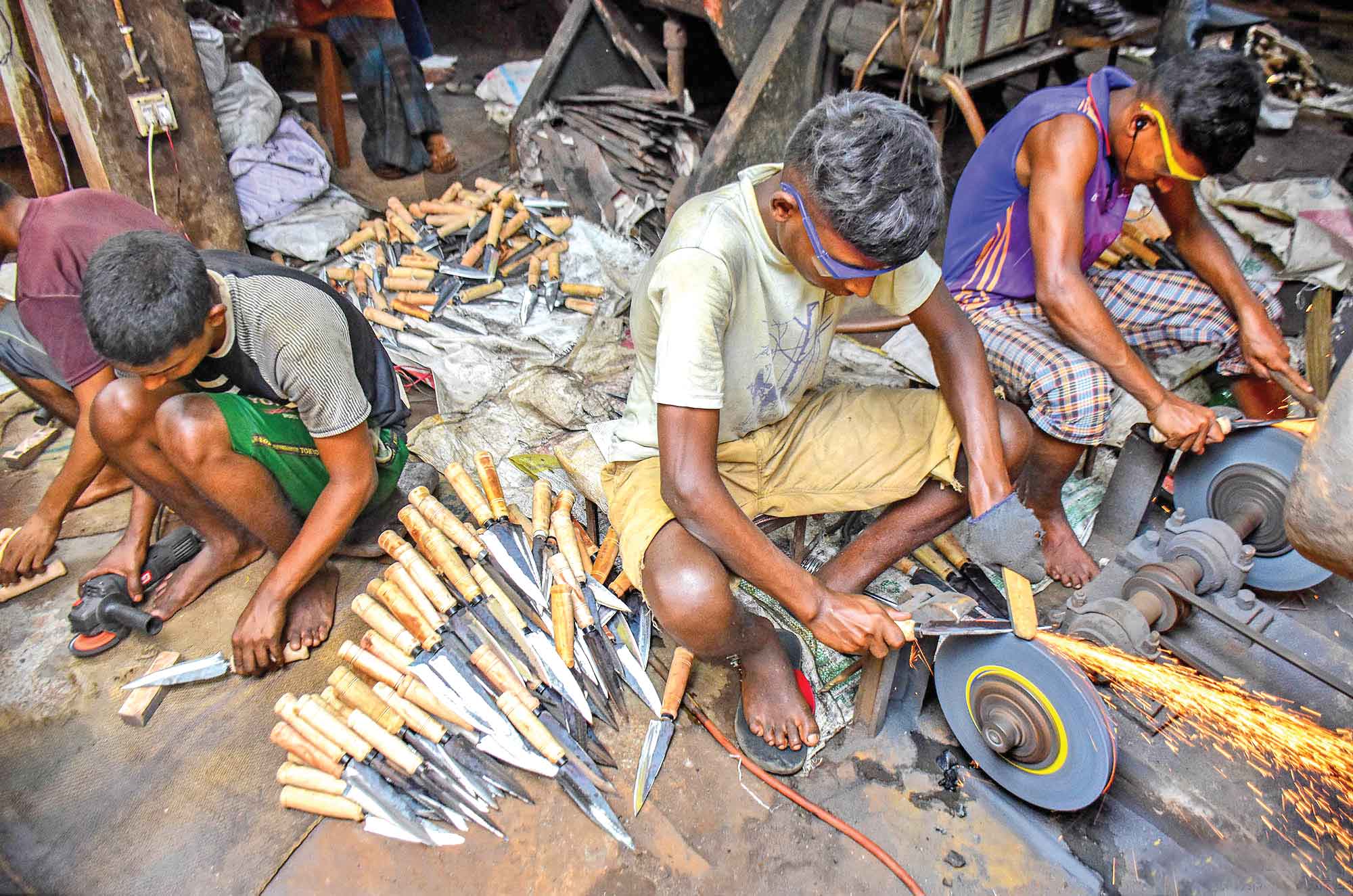 জিনজিরার কামার শিল্পে নেই আগের জৌলুস