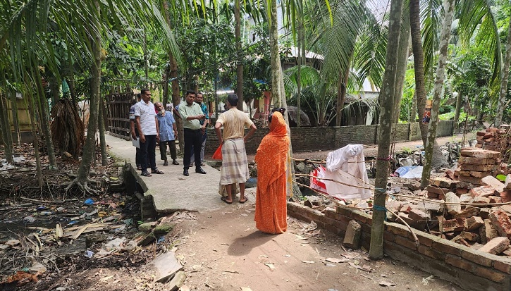 যায়যায়দিন-এ সংবাদ প্রকাশিত হওয়ার পর খাল পরিদর্শনে প্রশাসন