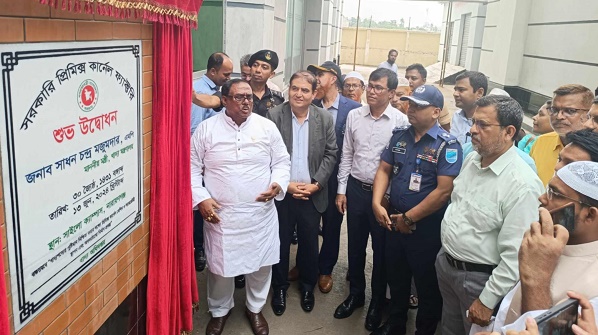 গরিবেরা তিন বেলা ভাত খায়, ধনীরা আটা খায় : খাদ্যমন্ত্রী 