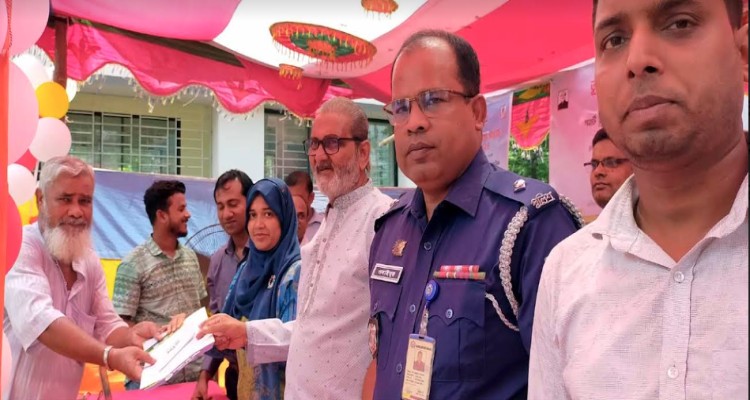 উপজেলা চেয়ারম্যান ও ইউএনও’র ভূমি সেবা সপ্তাহের কার্যক্রম পরিদর্শন