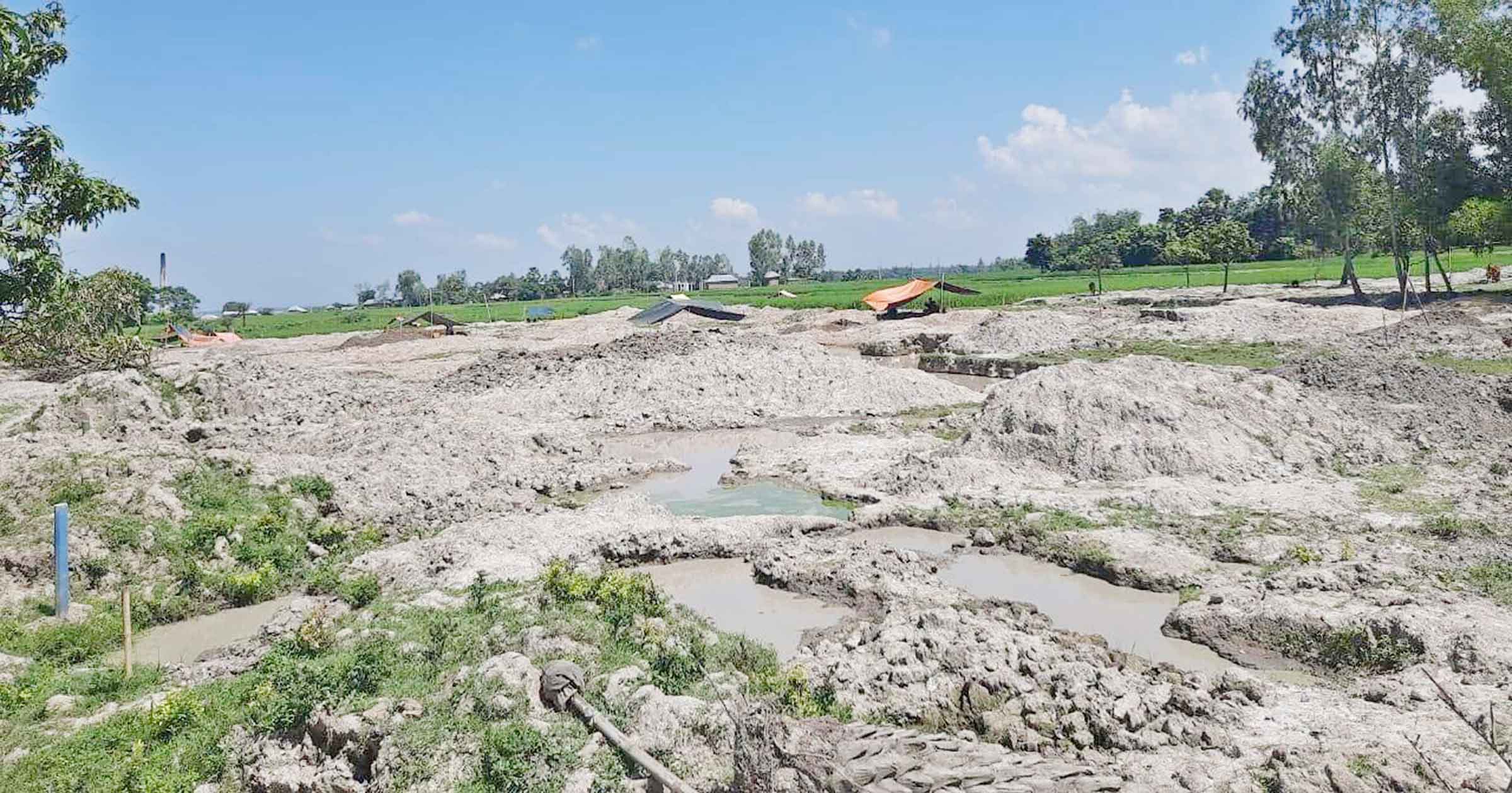 পোরশায় মাটি খুঁড়লেই মিলছে প্রত্নতাত্ত্বিক সম্পদ!