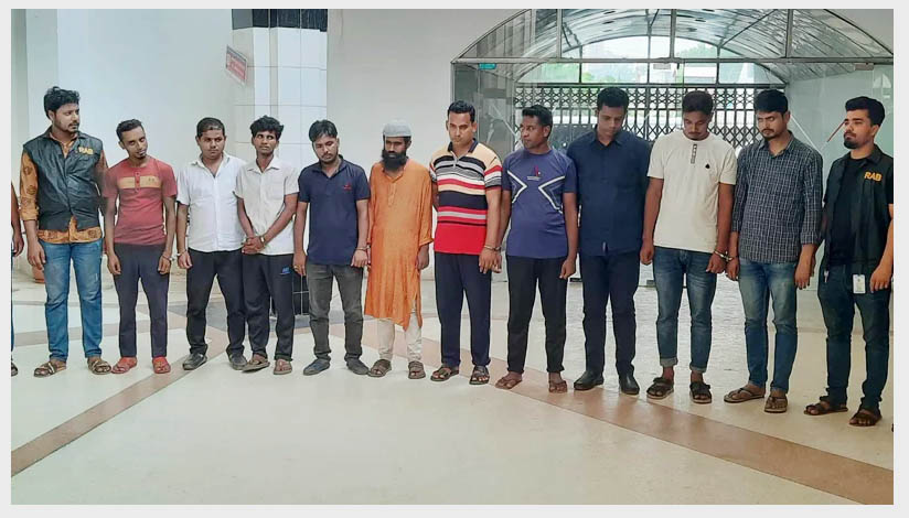 ট্রেনের ৫০০ টিকিটসহ ১২ কালোবাজারি আটক