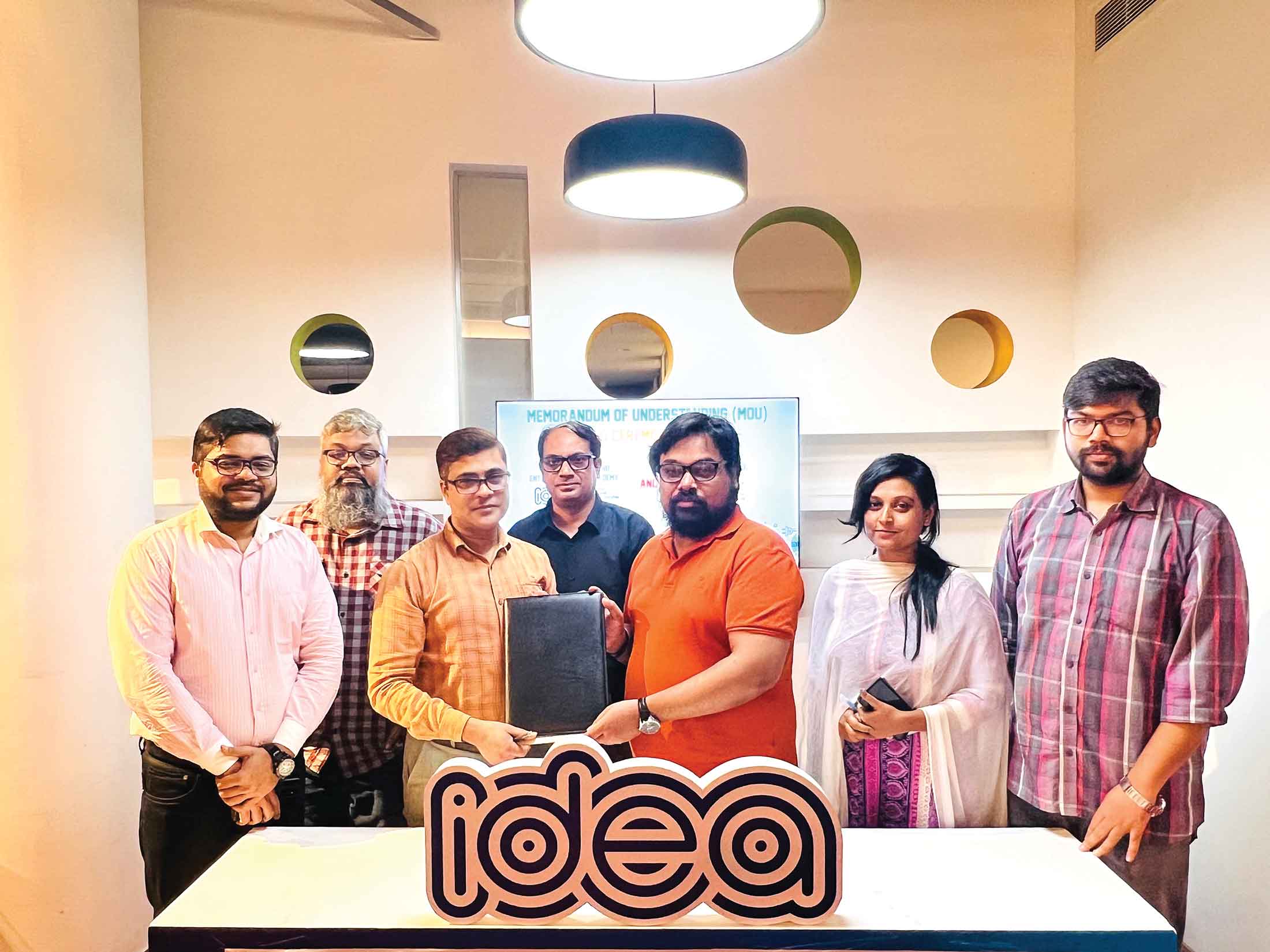 আইসিটি বিভাগের আইডিয়া ও এসটুএস ভেঞ্চারের মধ্যে সমঝোতা স্মারক সই