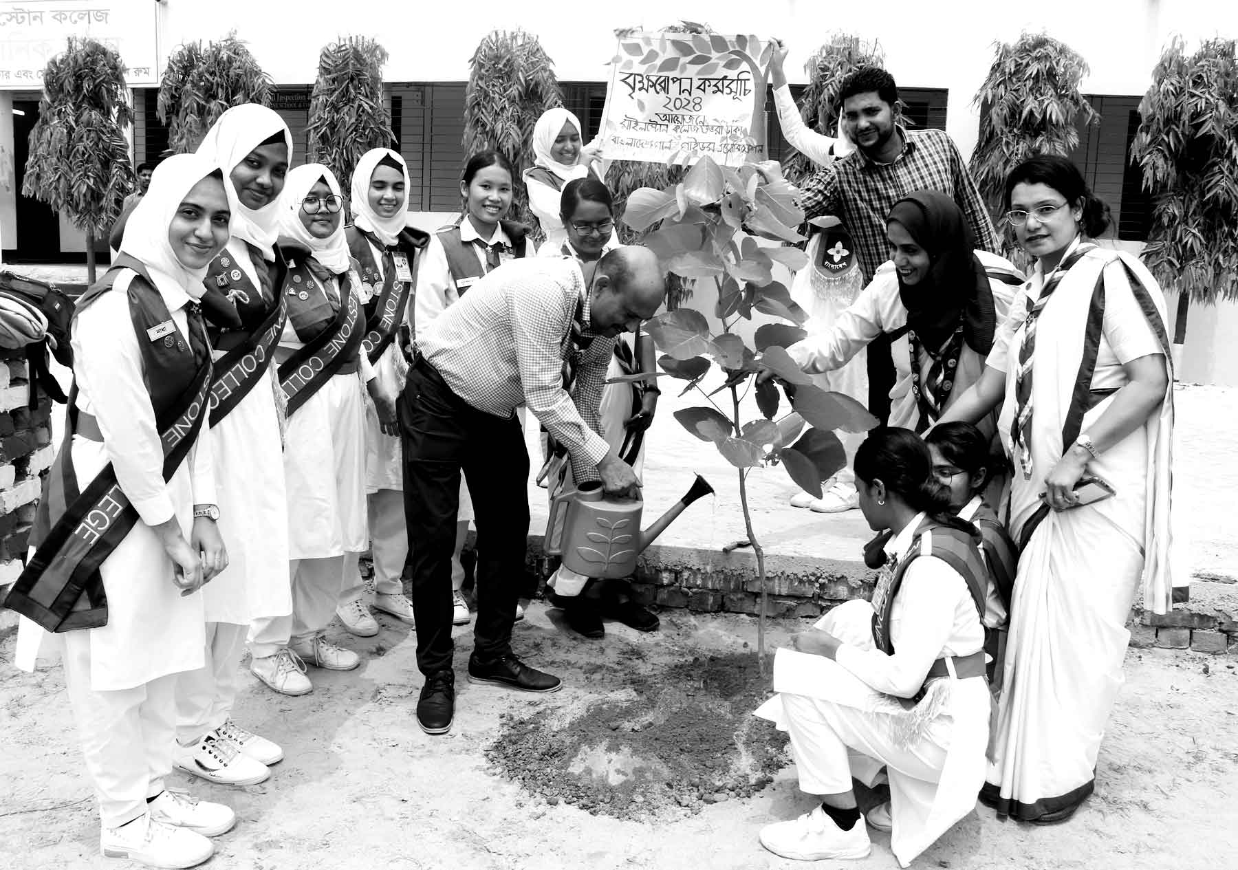 মাইলস্টোন কলেজে গার্ল গাইডসের বৃক্ষরোপণ কর্মসূচি